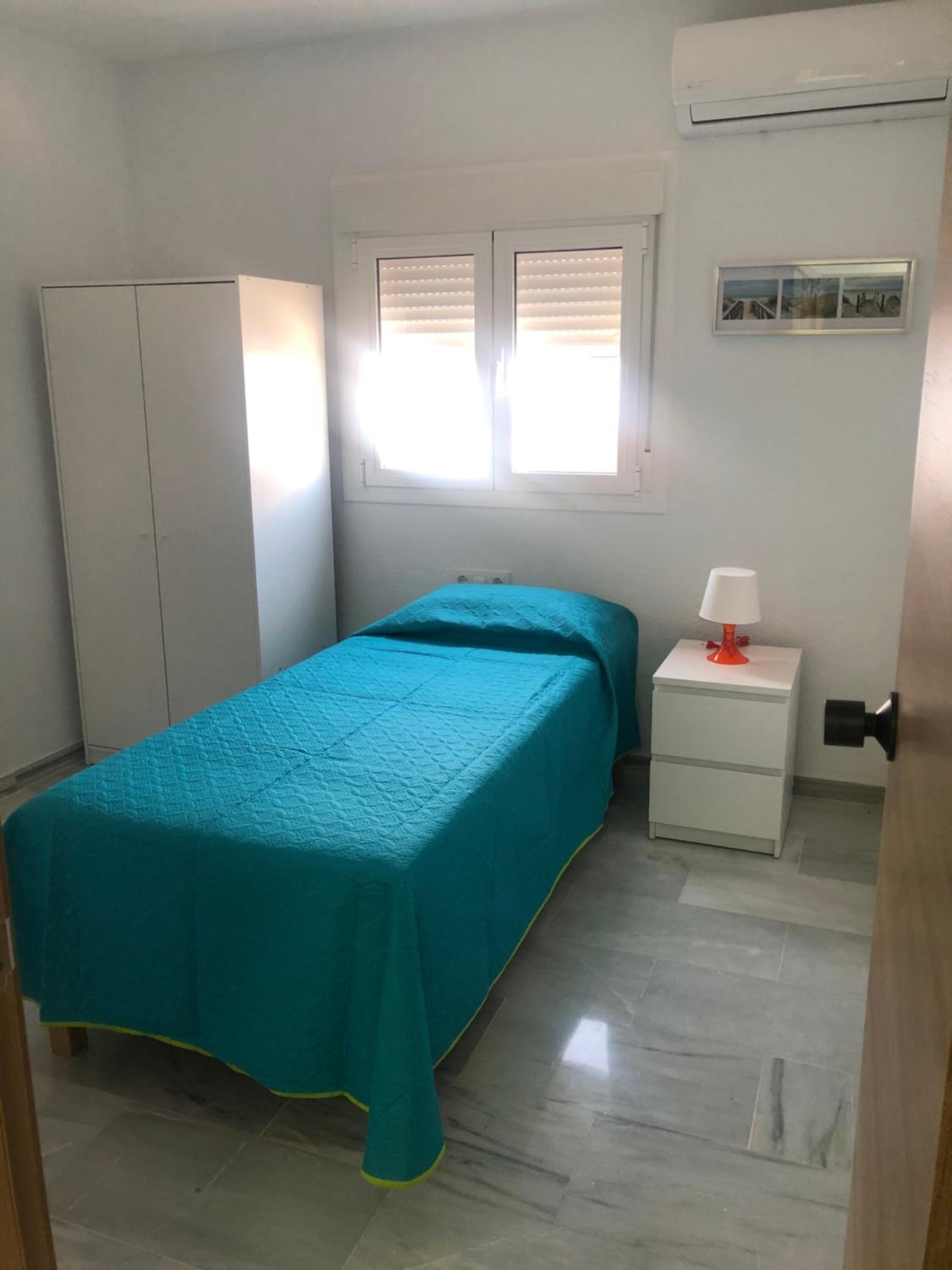Single Room with Shared Bathroom photo 3