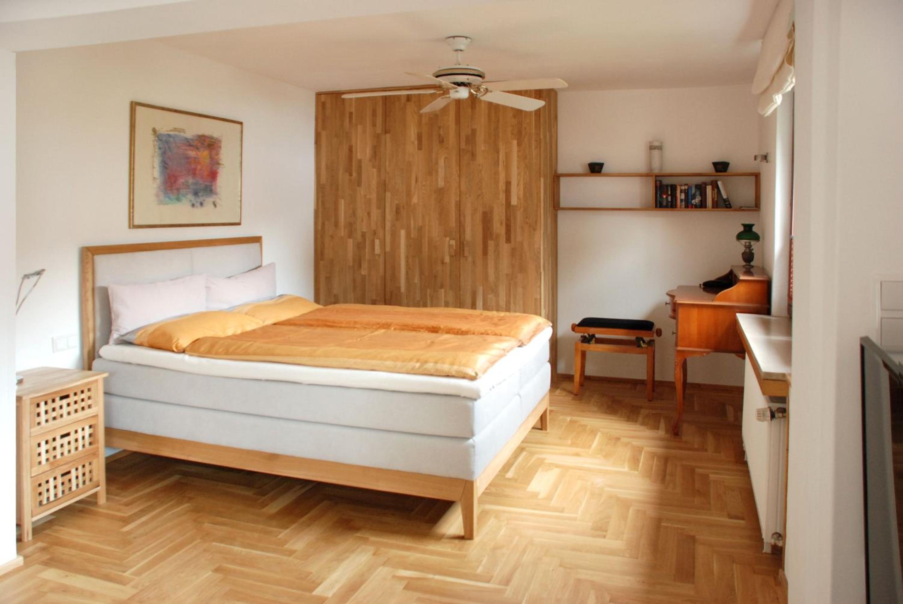 One-Bedroom Apartment photo 1