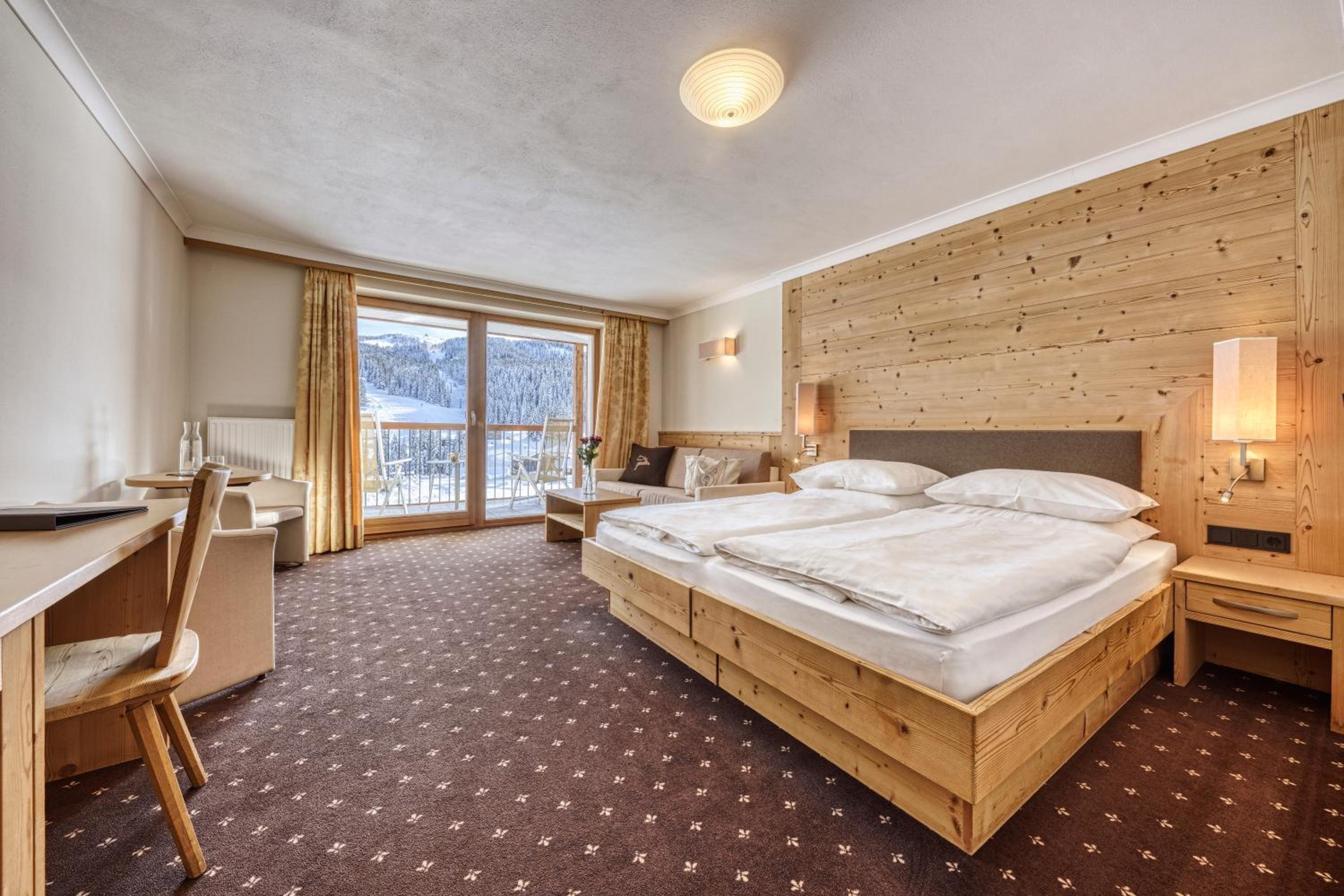 Large Double Room with Balcony and Mountain View