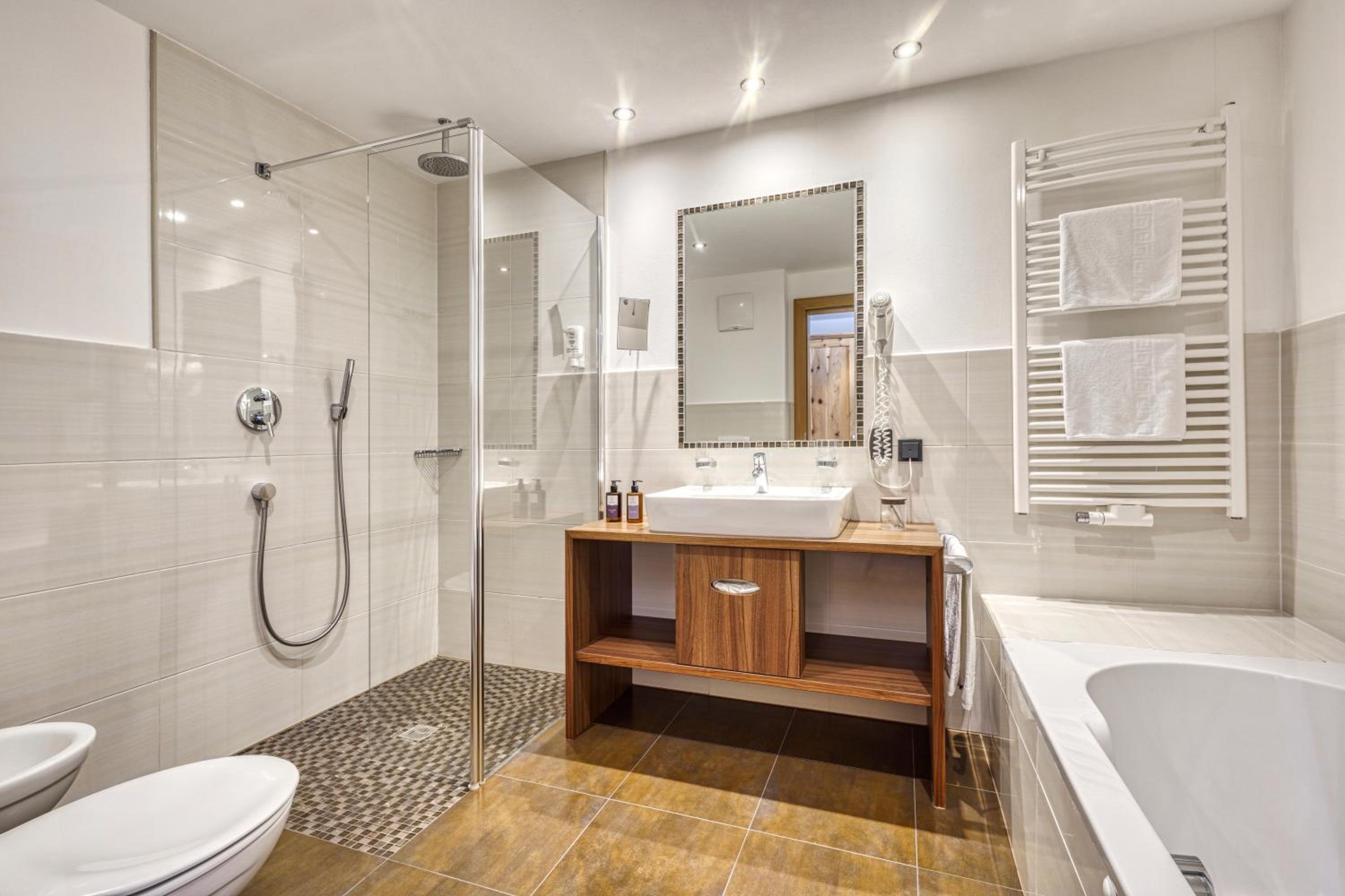 Large Double Room with Balcony and Garden View  photo 2