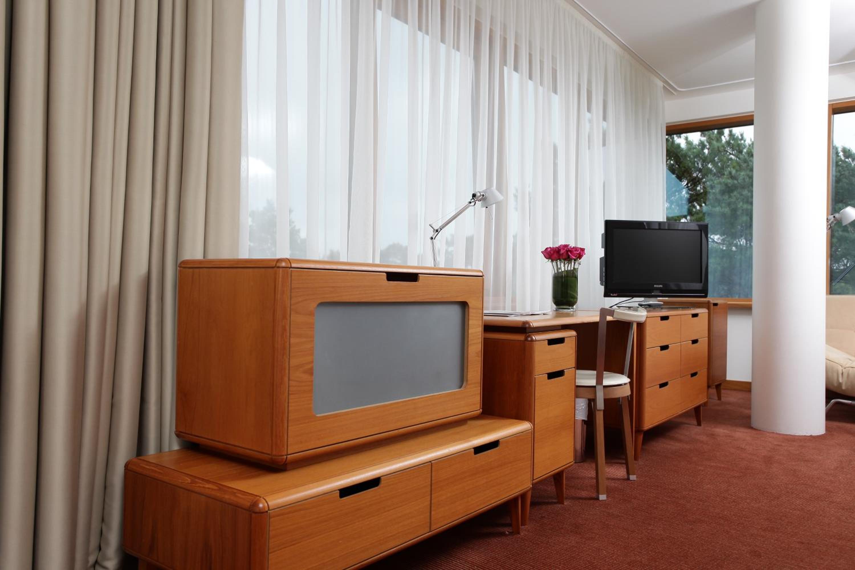 Junior Suite with Spa Access - Building Luxury - Photo 2