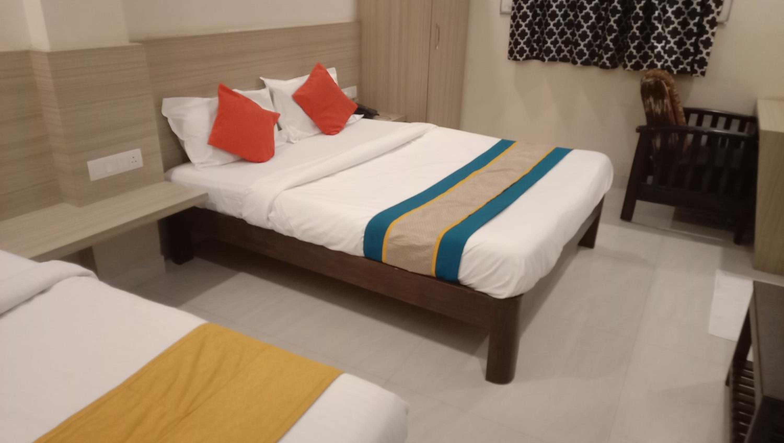 Deluxe Family Suite - Photo 2