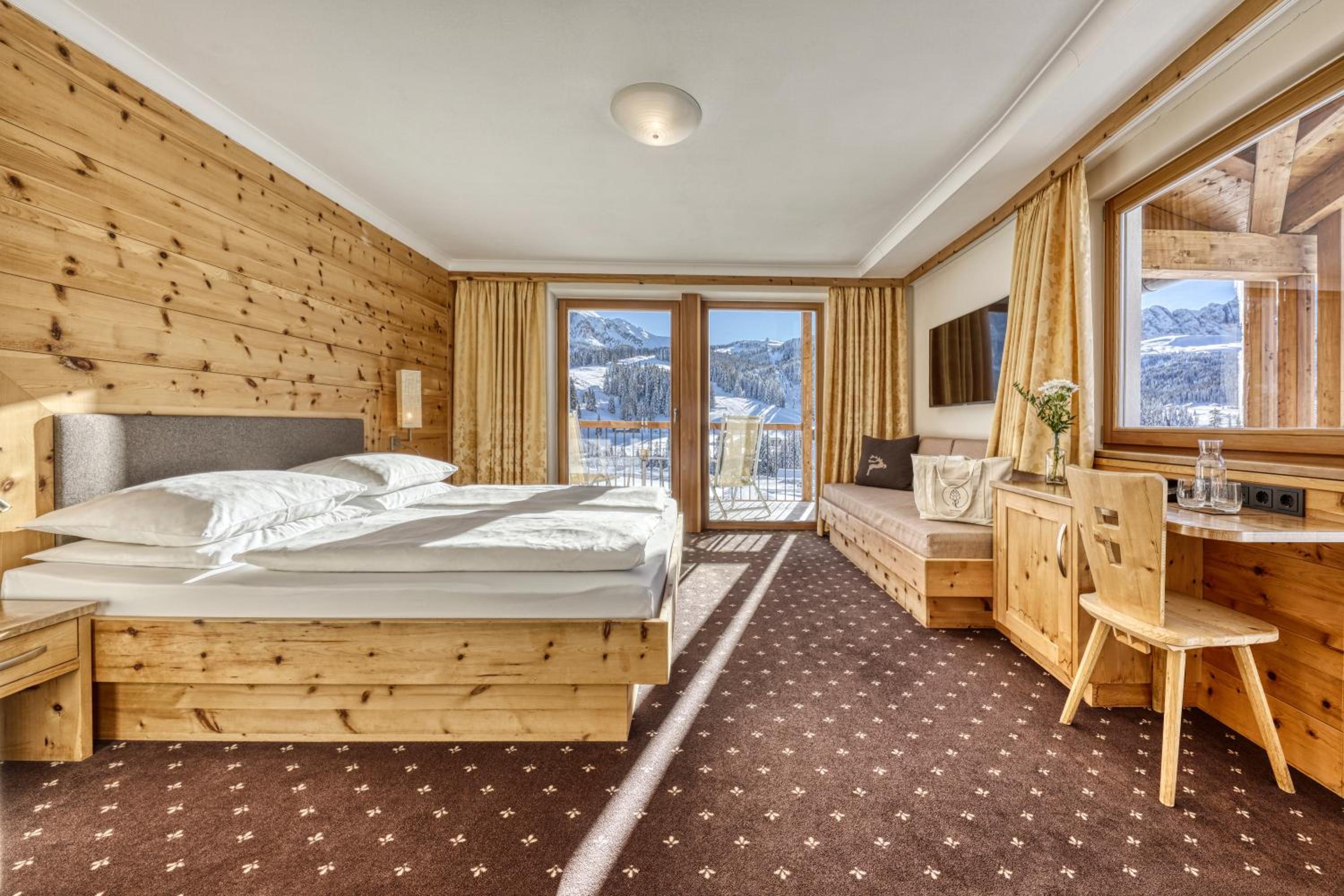 Junior Suite with Balcony and Mountain View