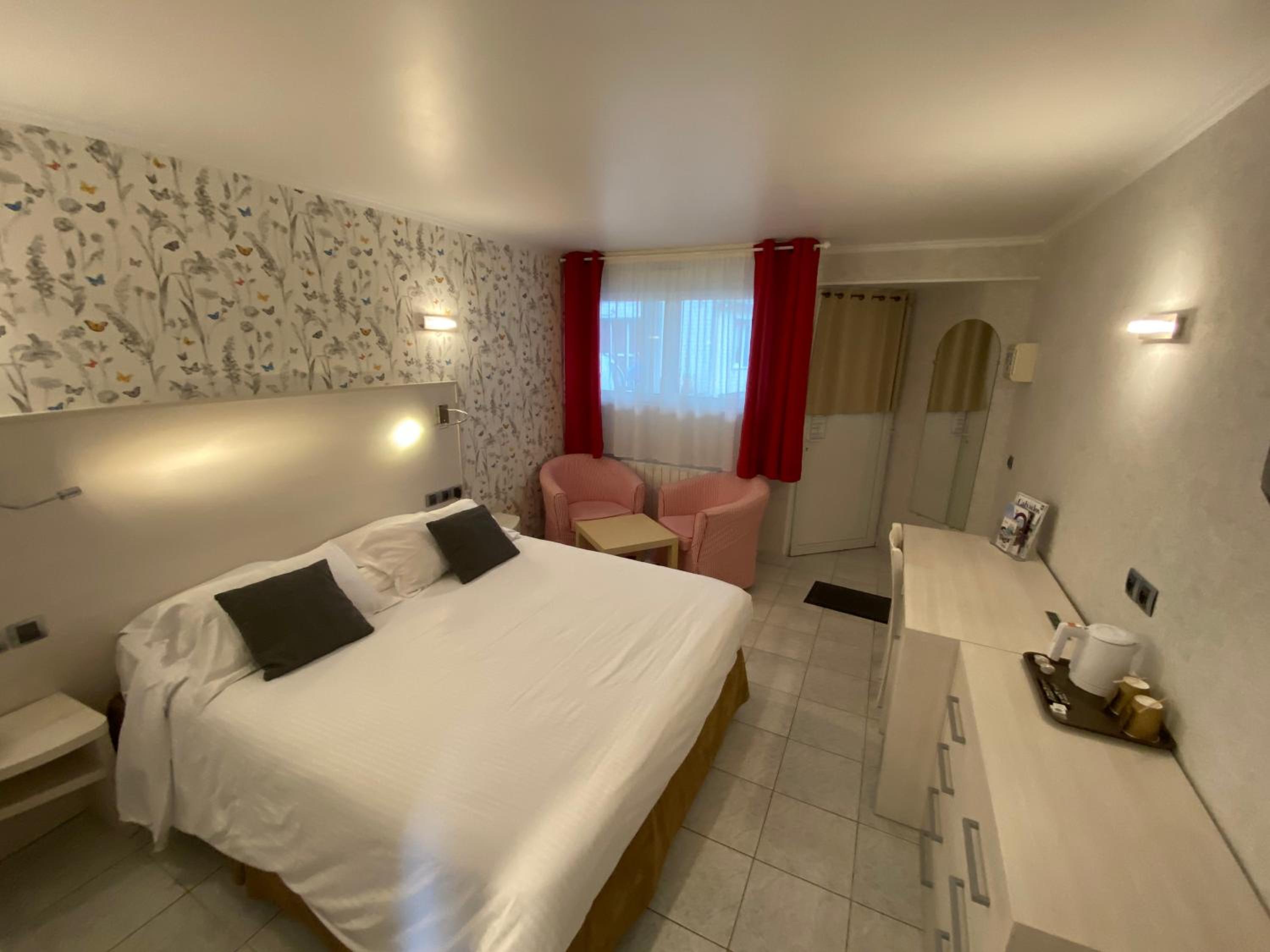 Double Room - Photo 8