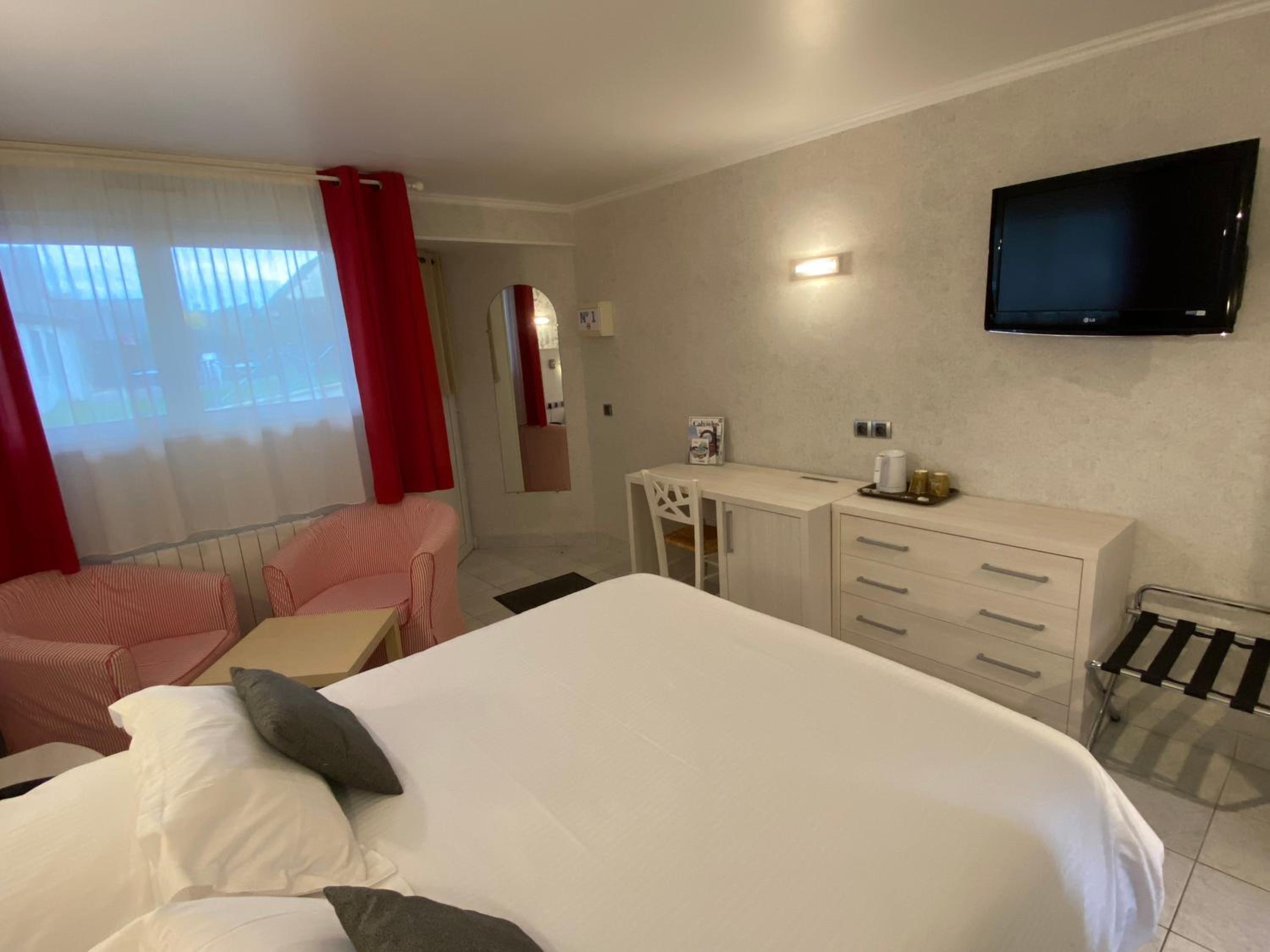 Double Room - Photo 16
