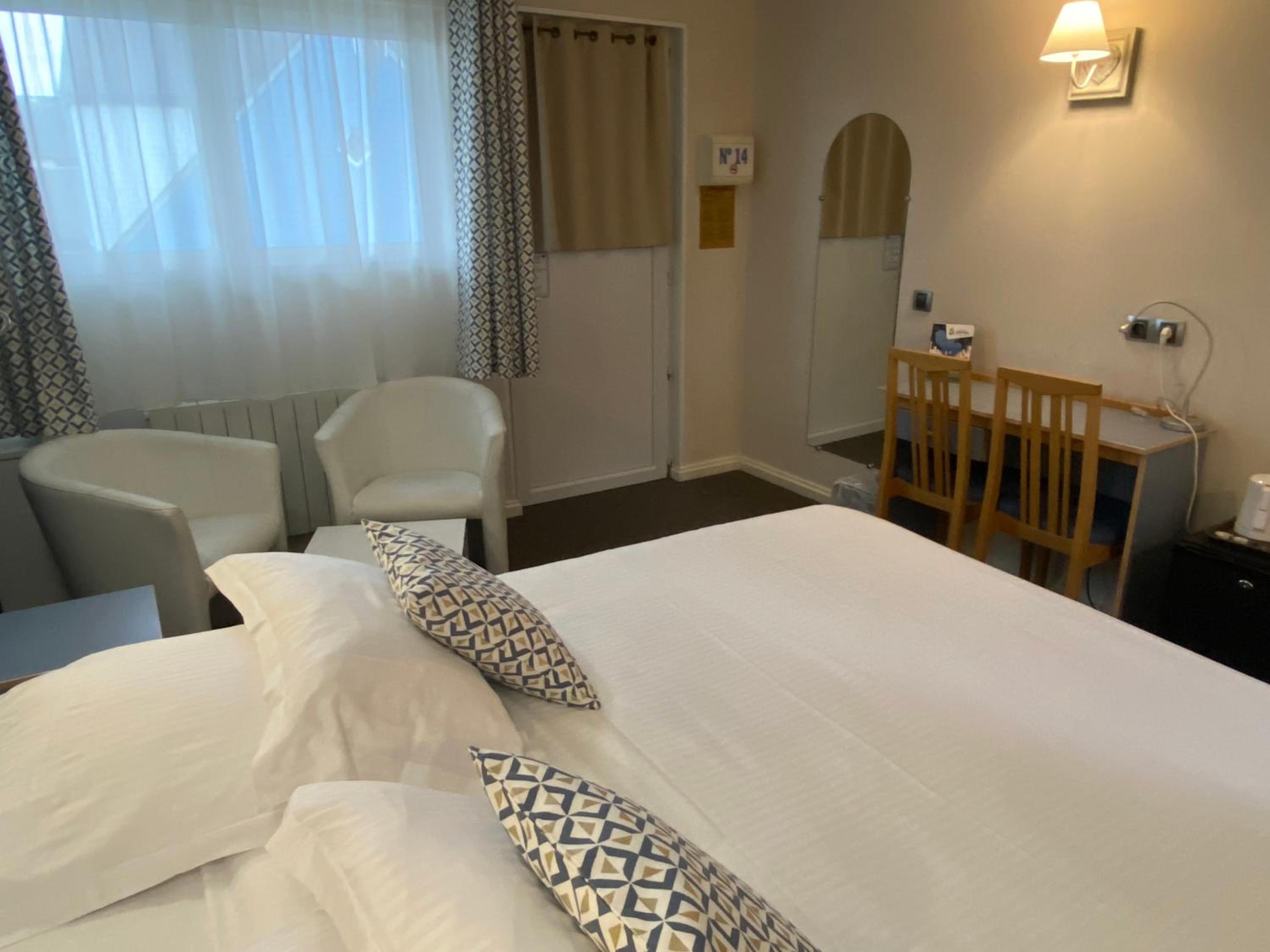 Double Room - Photo 6
