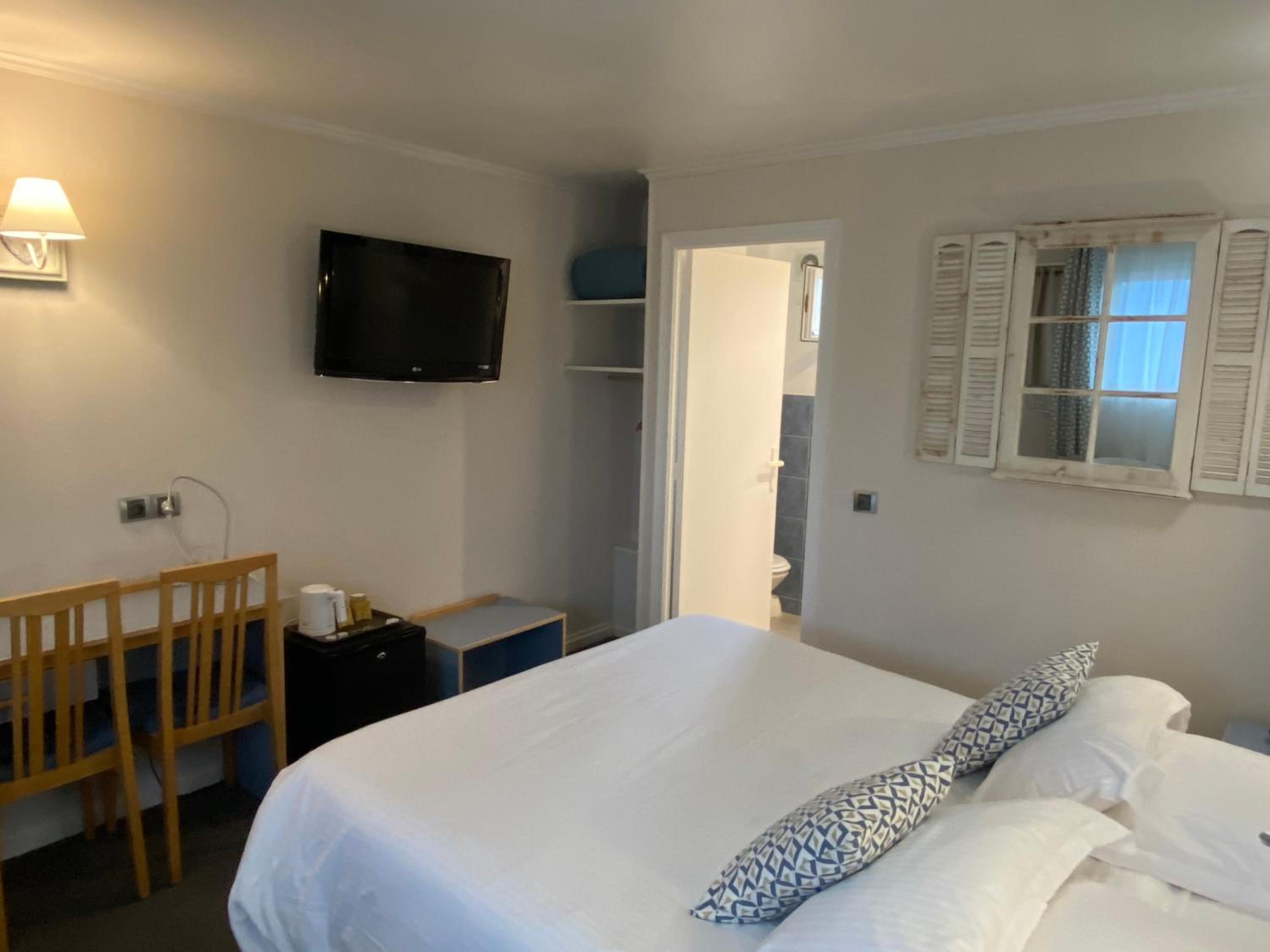 Double Room - Photo 7