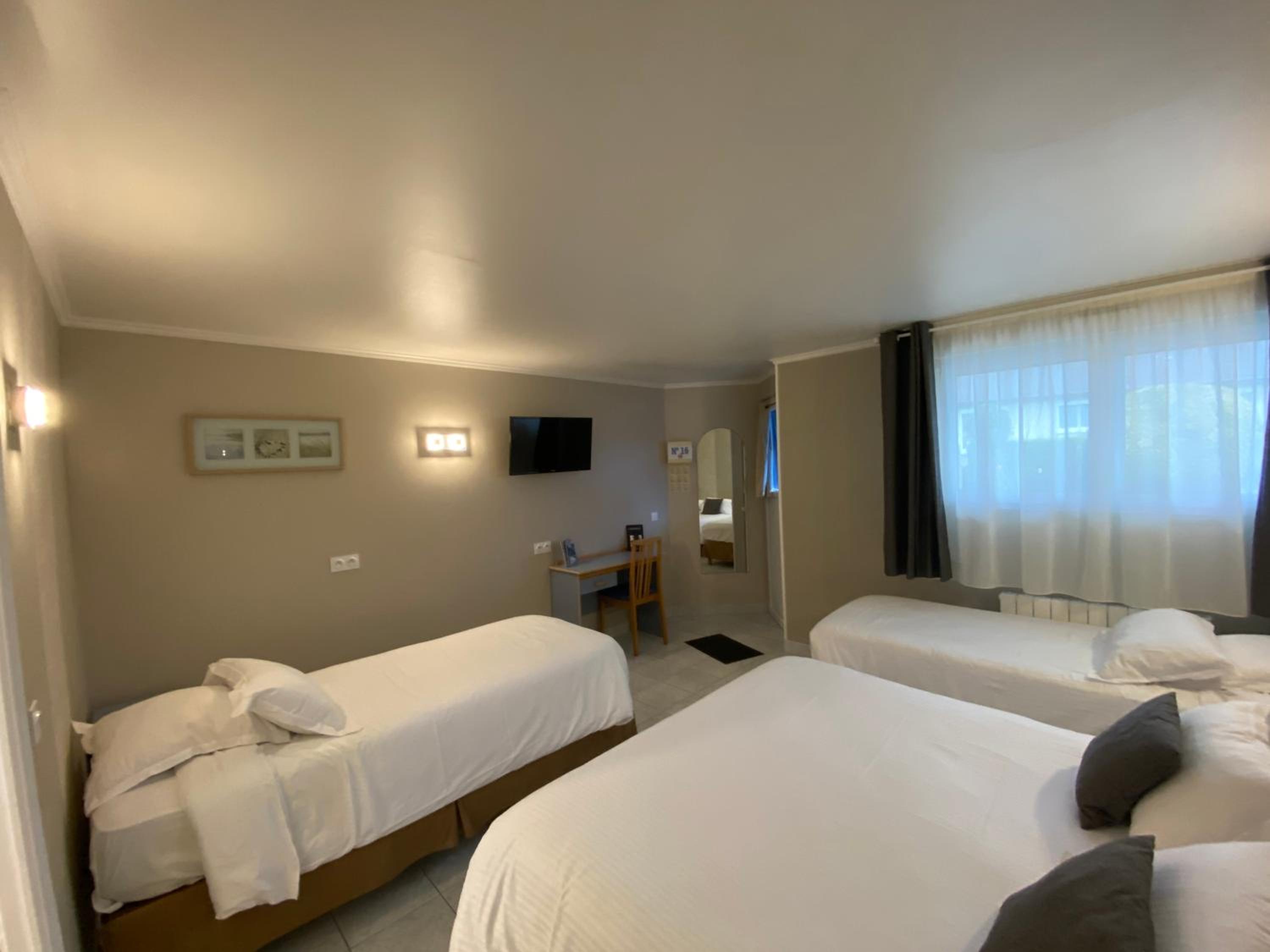 Quadruple Room - Photo 1