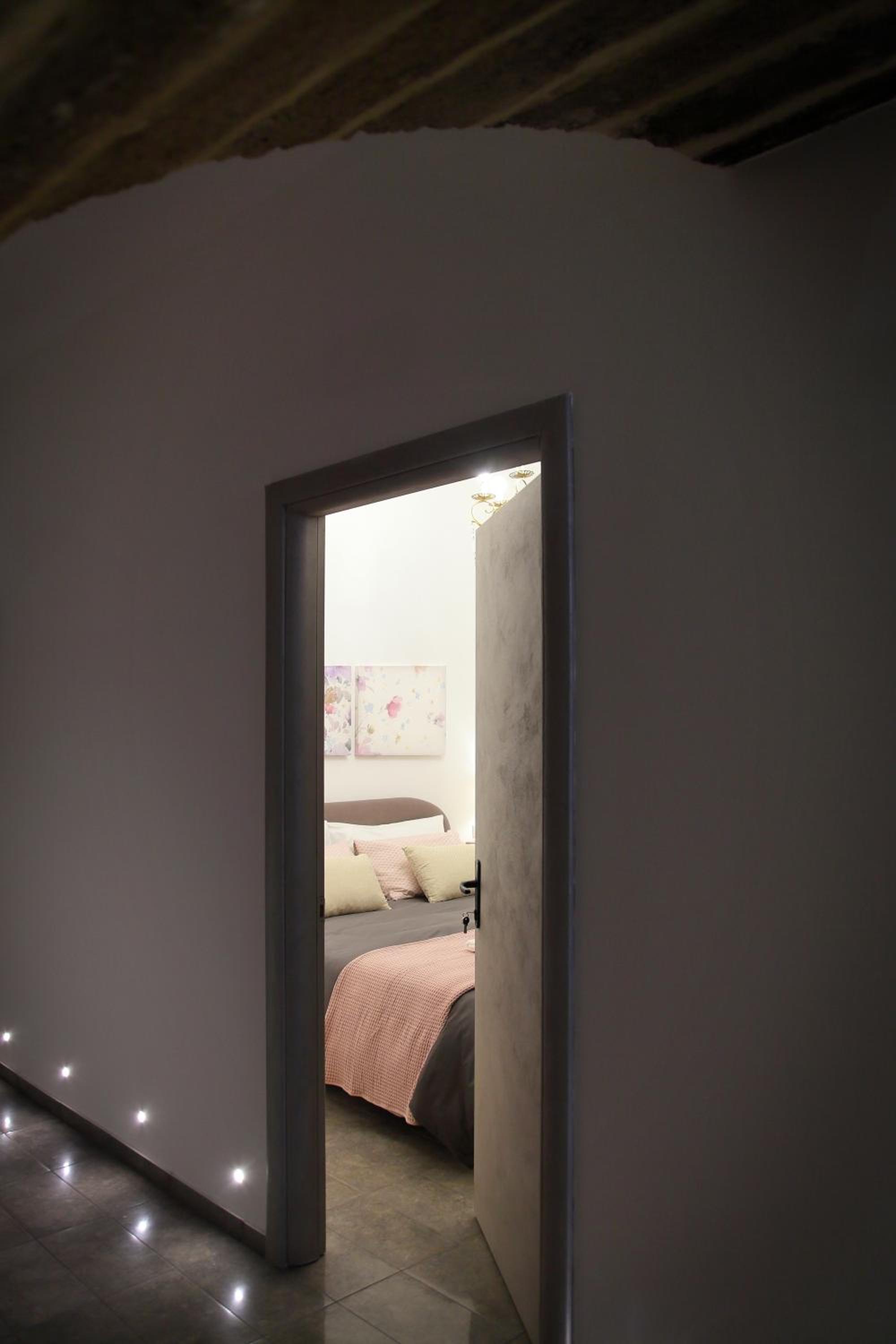 Standard Double Room - Photo 5