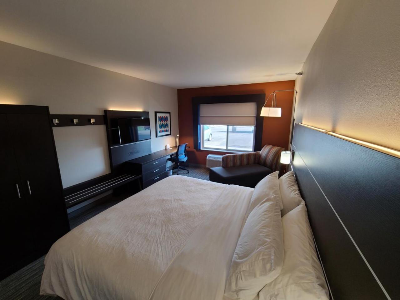 Standard King Room - Photo 2