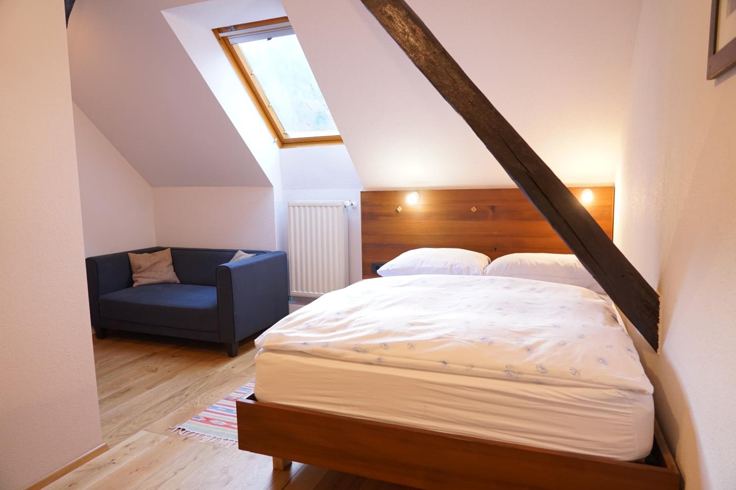 Economy Double Room - Attic - Photo 9