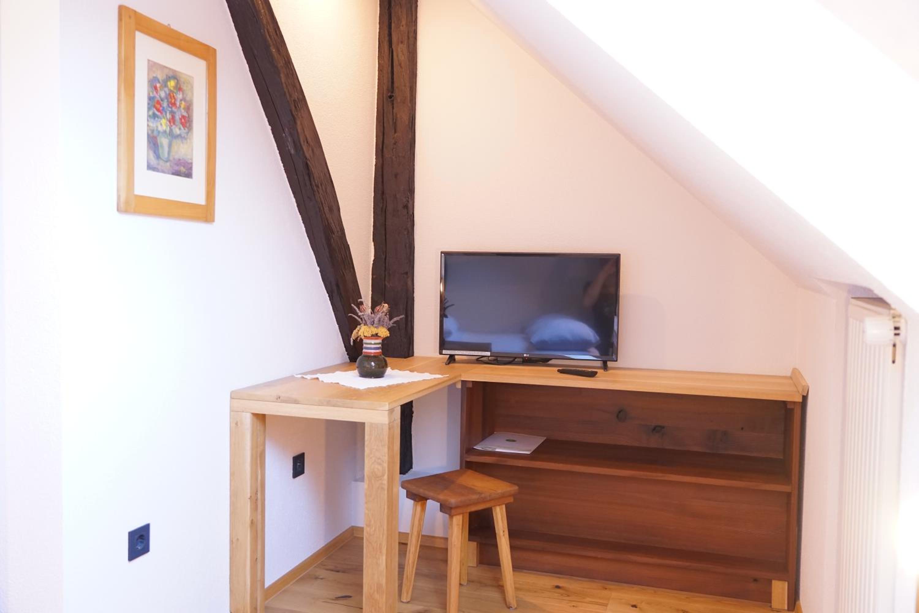 Economy Double Room - Attic - Photo 5