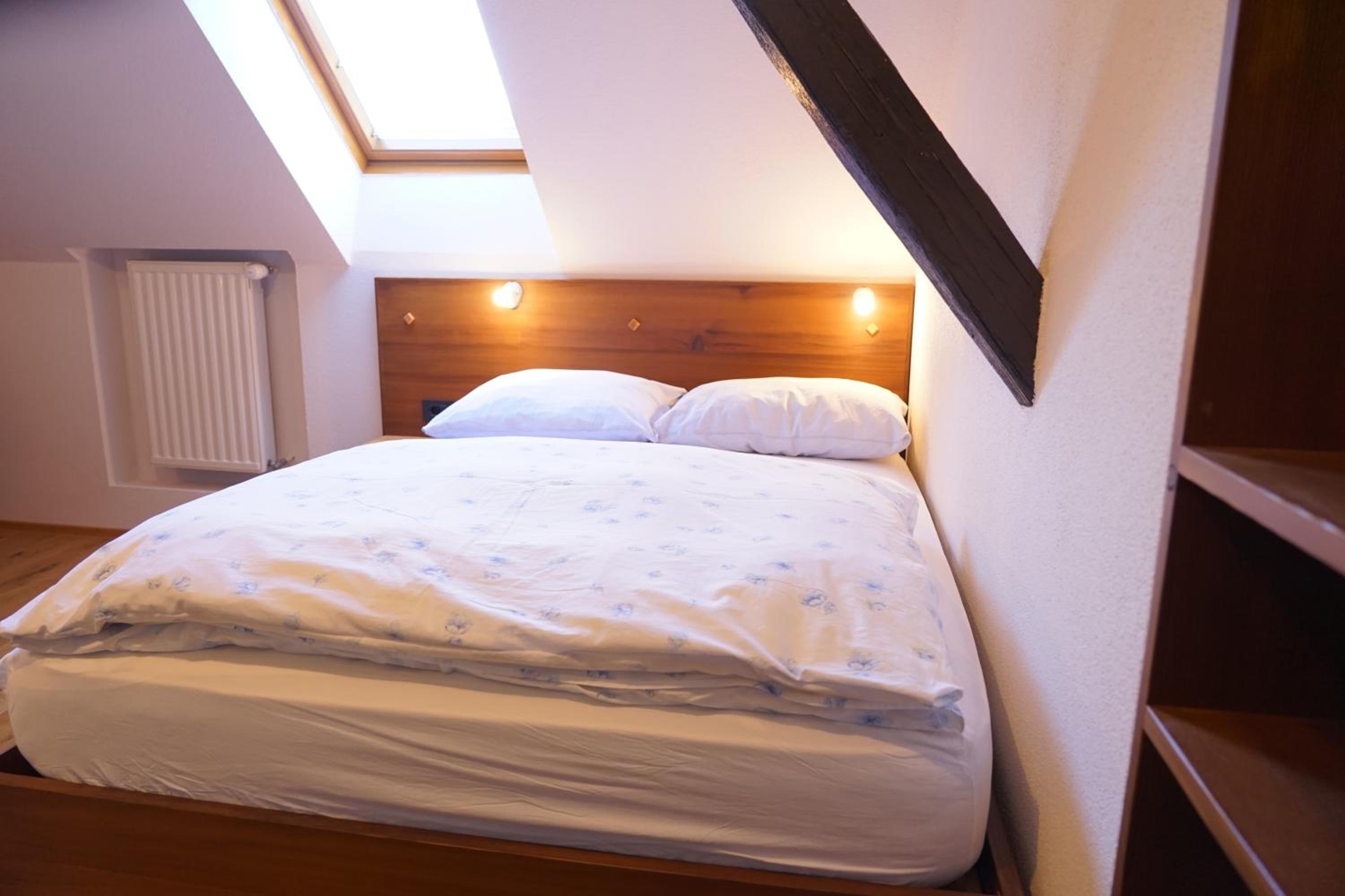Economy Double Room - Attic - Photo 8