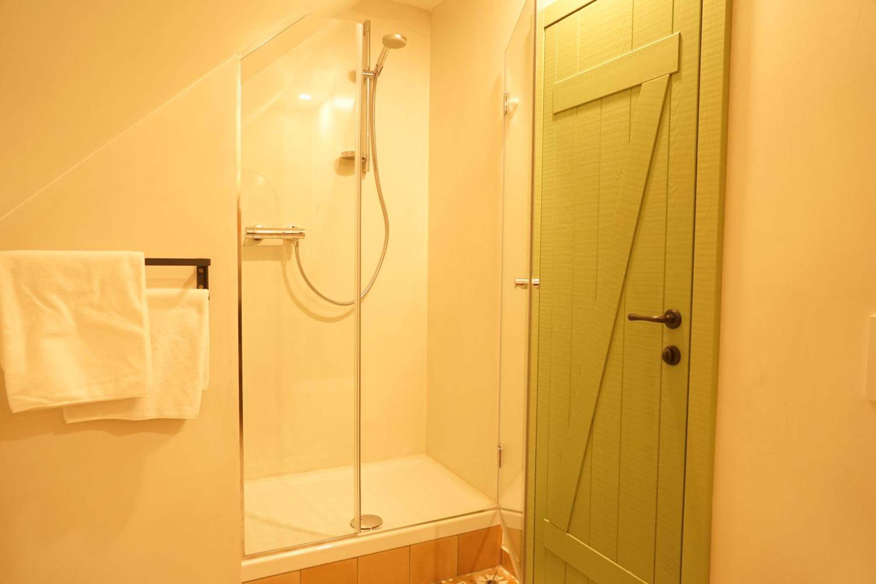 Economy Double Room - Attic - Photo 6