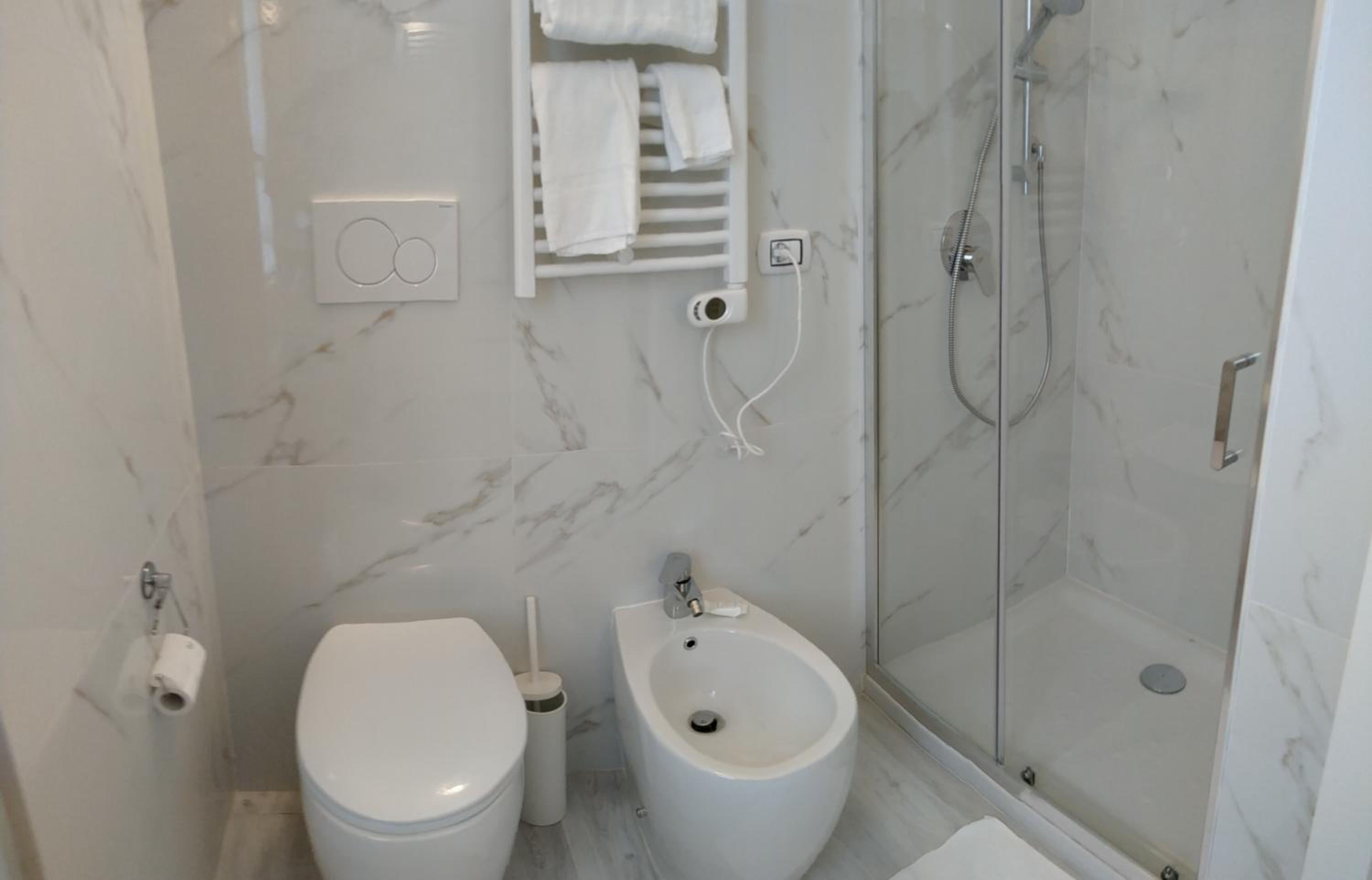 Double Room with Private Bathroom photo 2