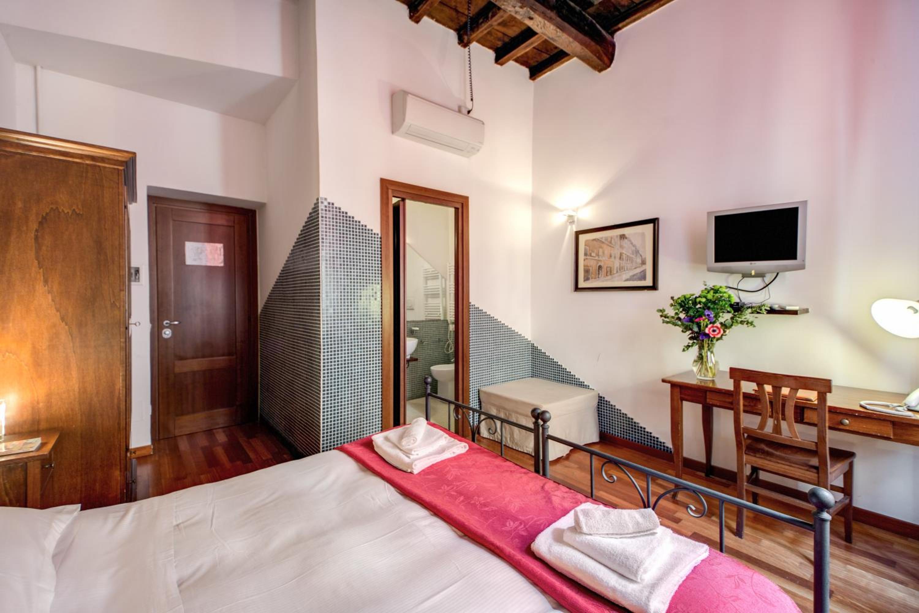 Double Room photo 3