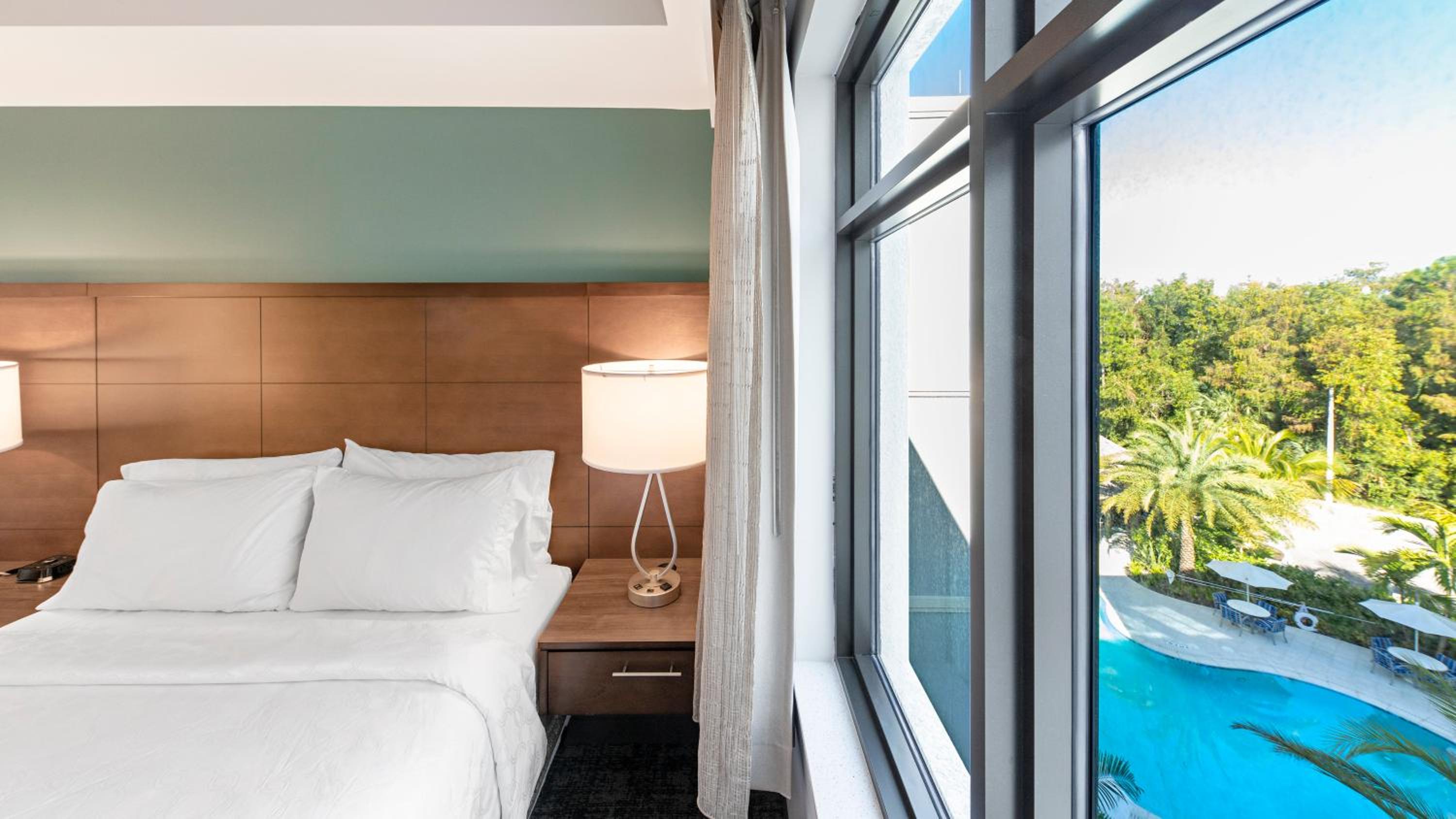 Studio Suite with One Queen Bed - Photo 2