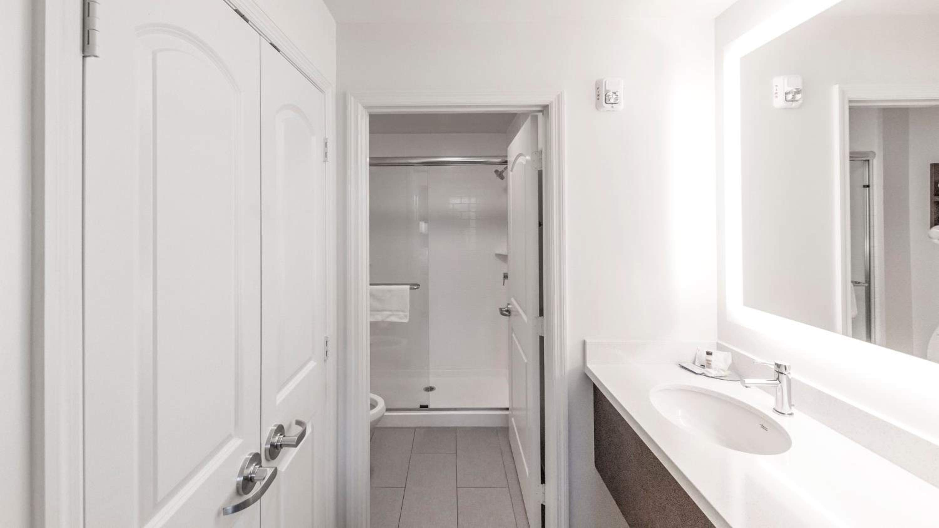 Two-Bedroom Suite - Non-Smoking - Photo 2