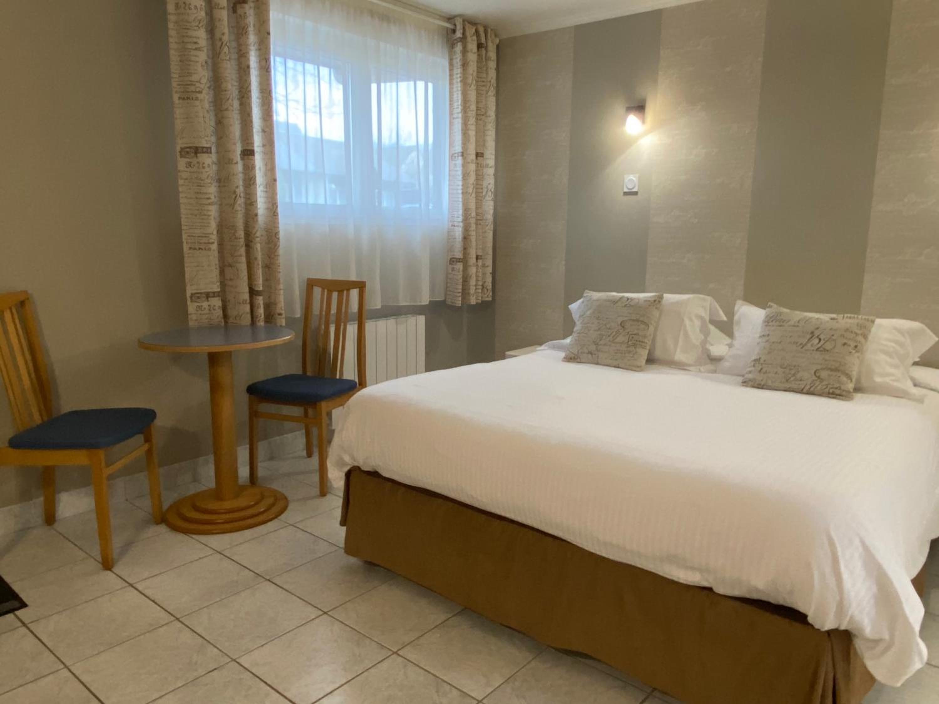 Double Room - Photo 9
