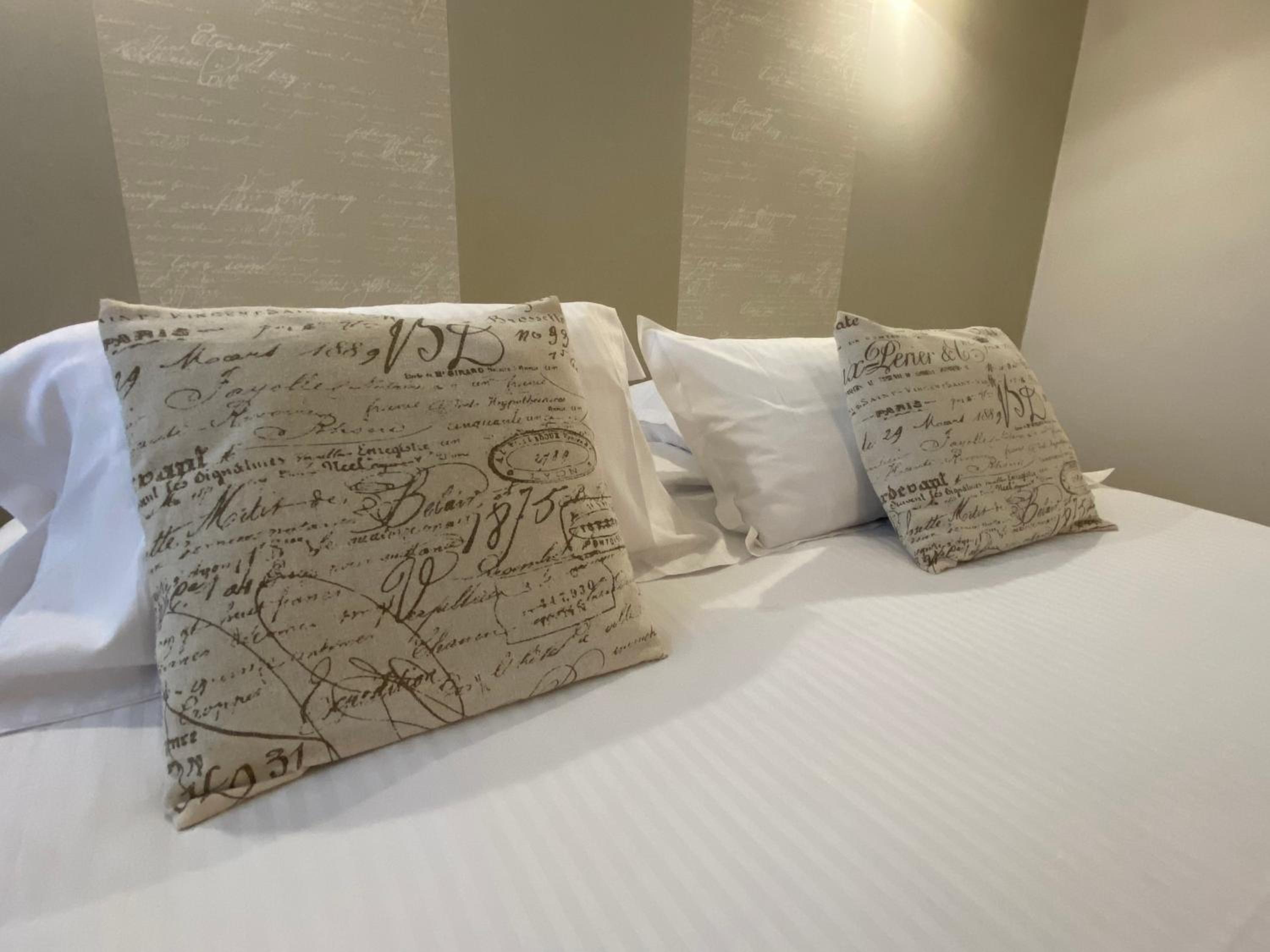 Double Room - Photo 11