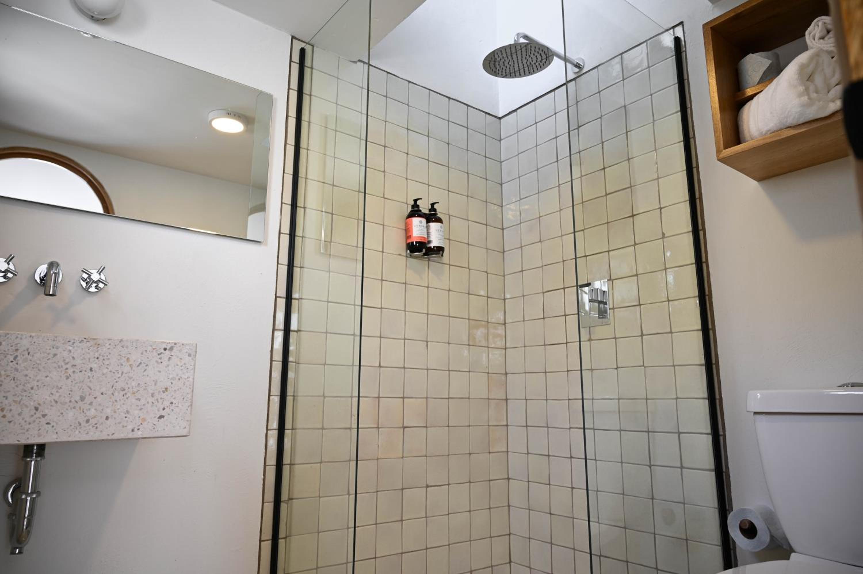 Small Double Room - Photo 10