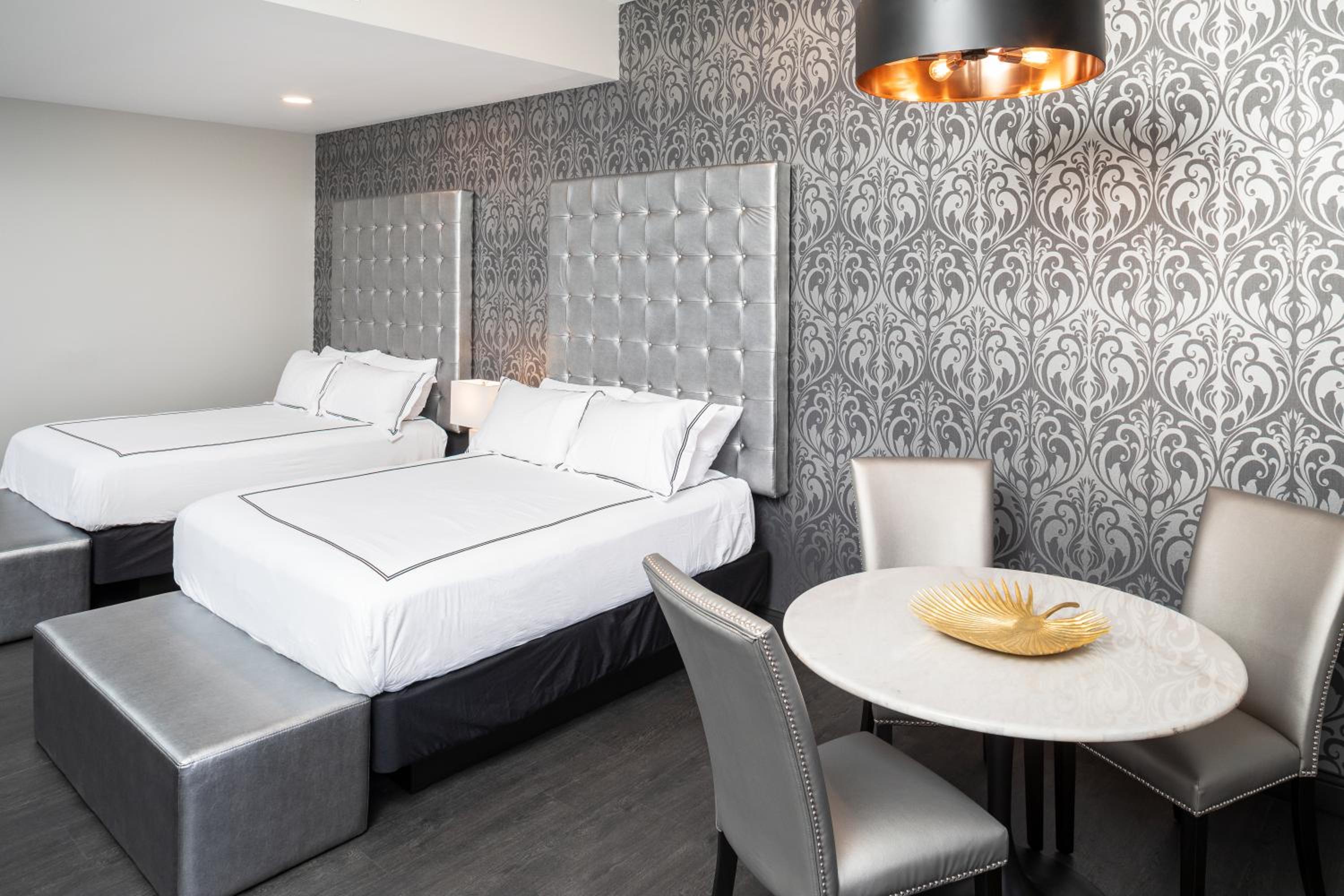 Superior Queen Room with Two Queen Beds - Photo 3