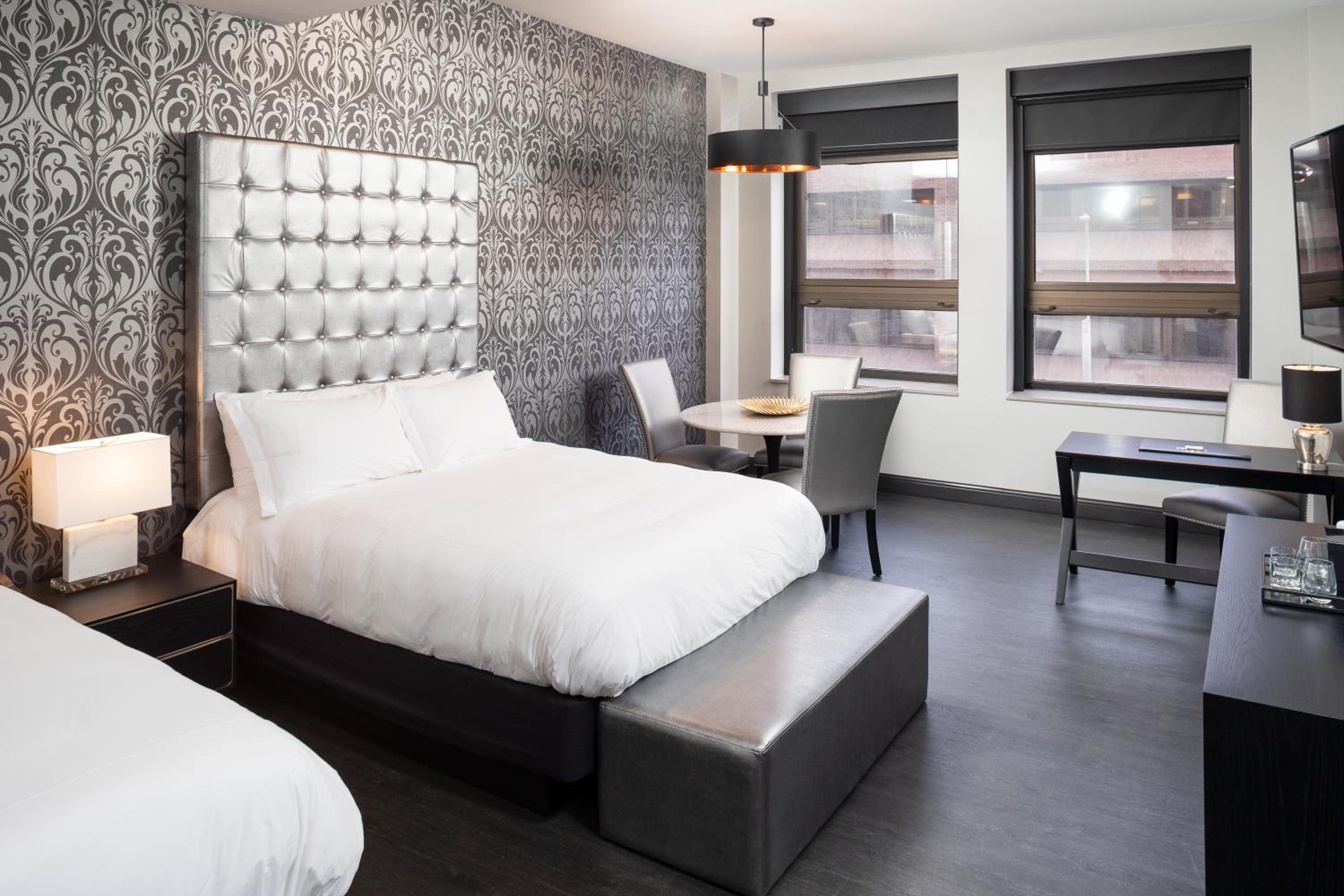 Superior Queen Room with Two Queen Beds - Photo 4