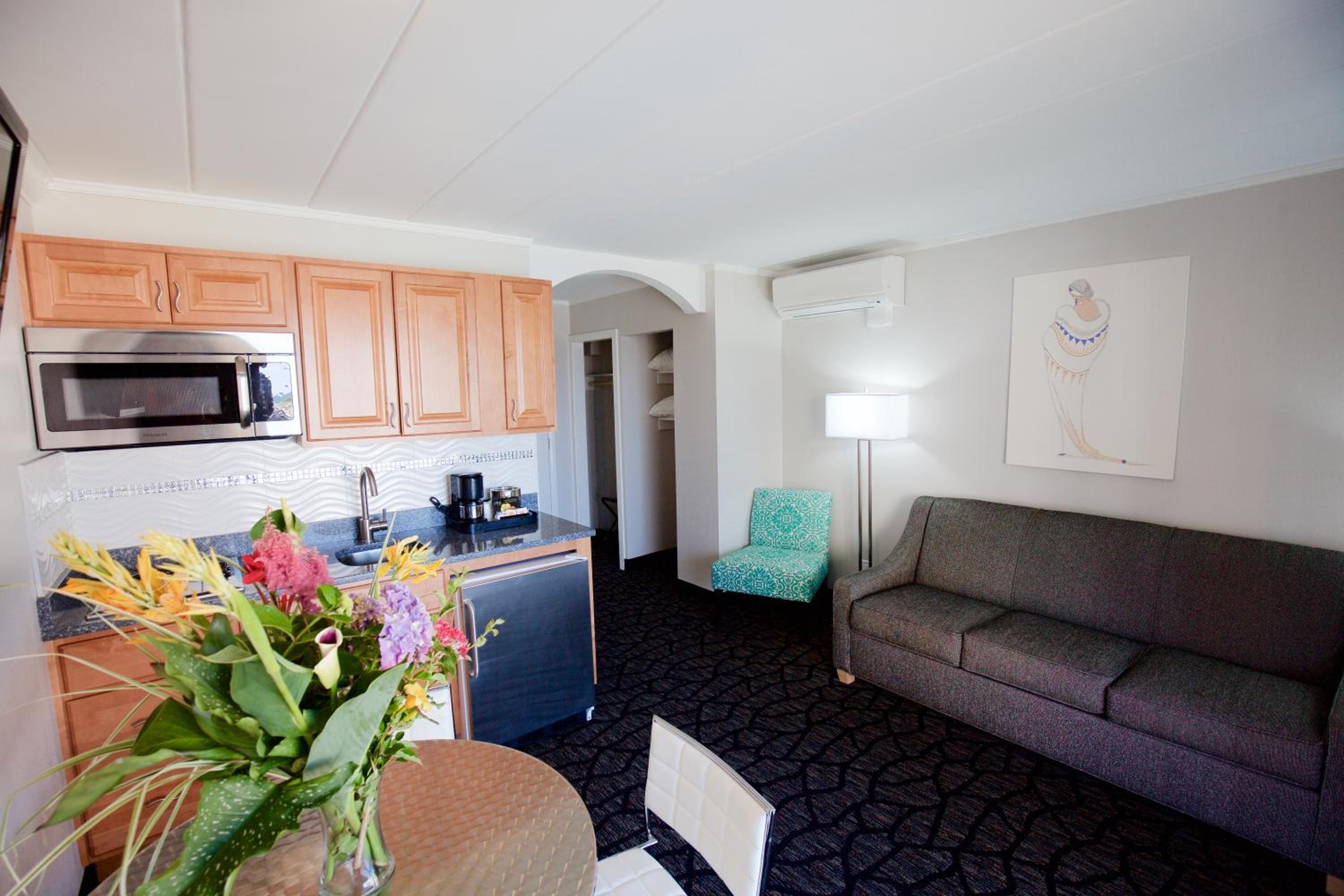 2 Room Suite with Kitchenette in Cape May (E-2) photo 2