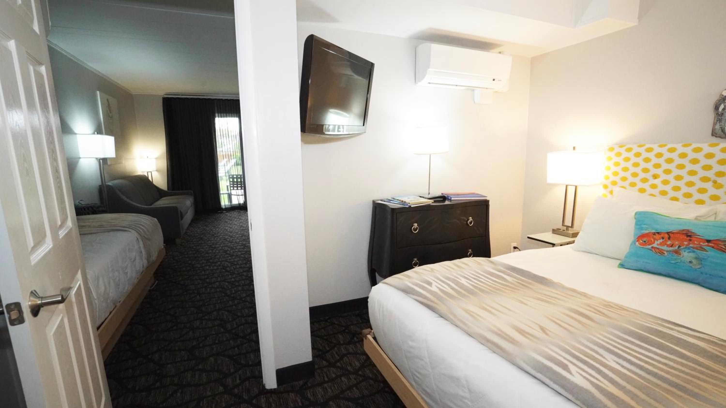 2 Room Suite with Kitchenette in Cape May (E-3) photo 2