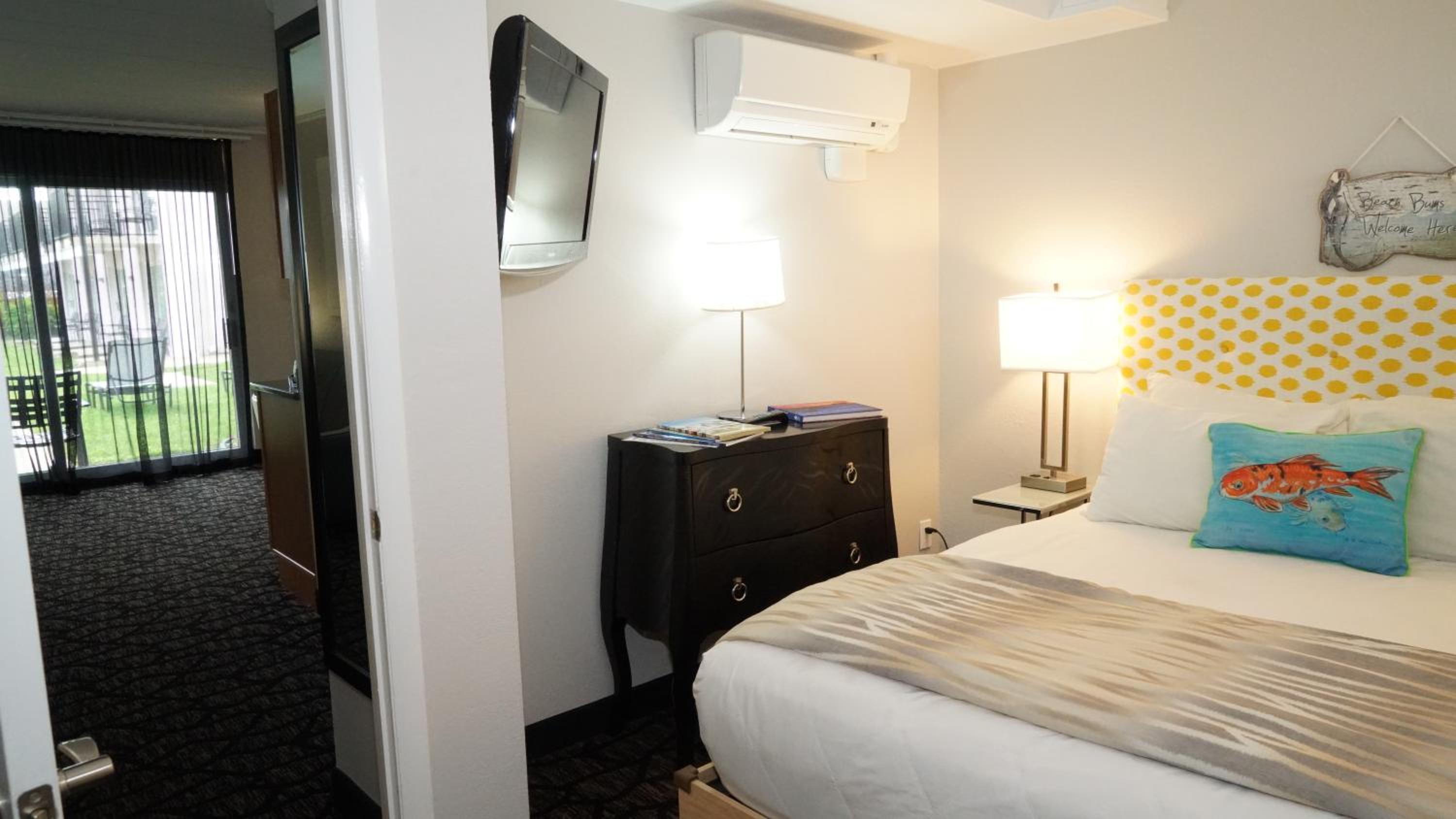 2 Room Suite with Kitchenette in Cape May (E-2) photo 3