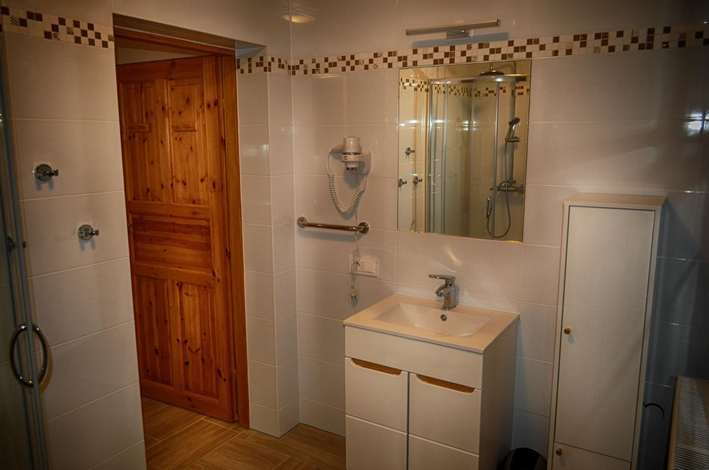 Apartment with Terrace - Photo 25