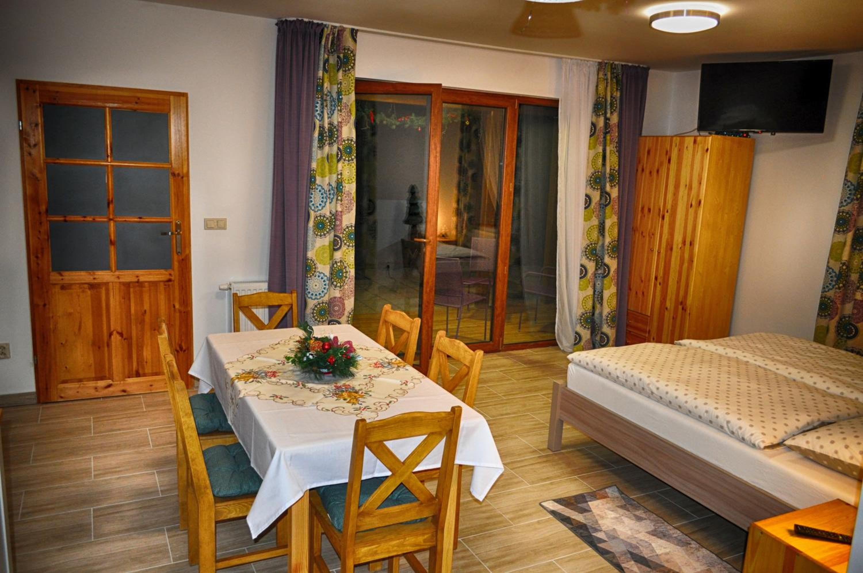 Apartment with Terrace - Photo 35
