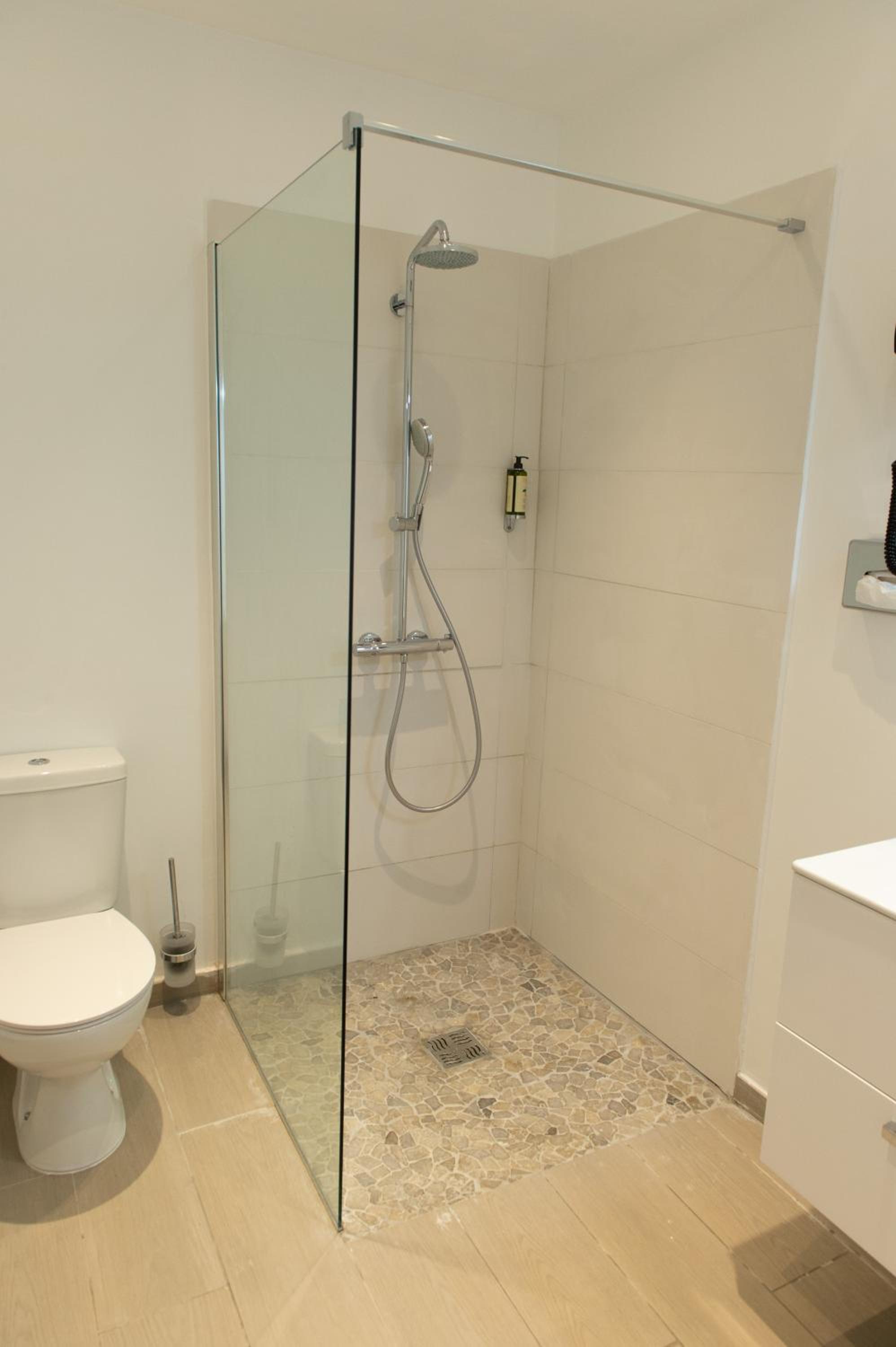 Suite - Photo 2
