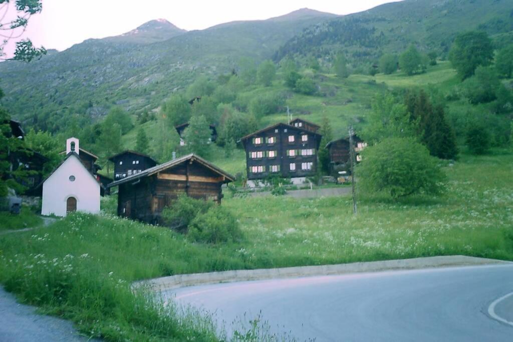 Seven-Bedroom House photo 2