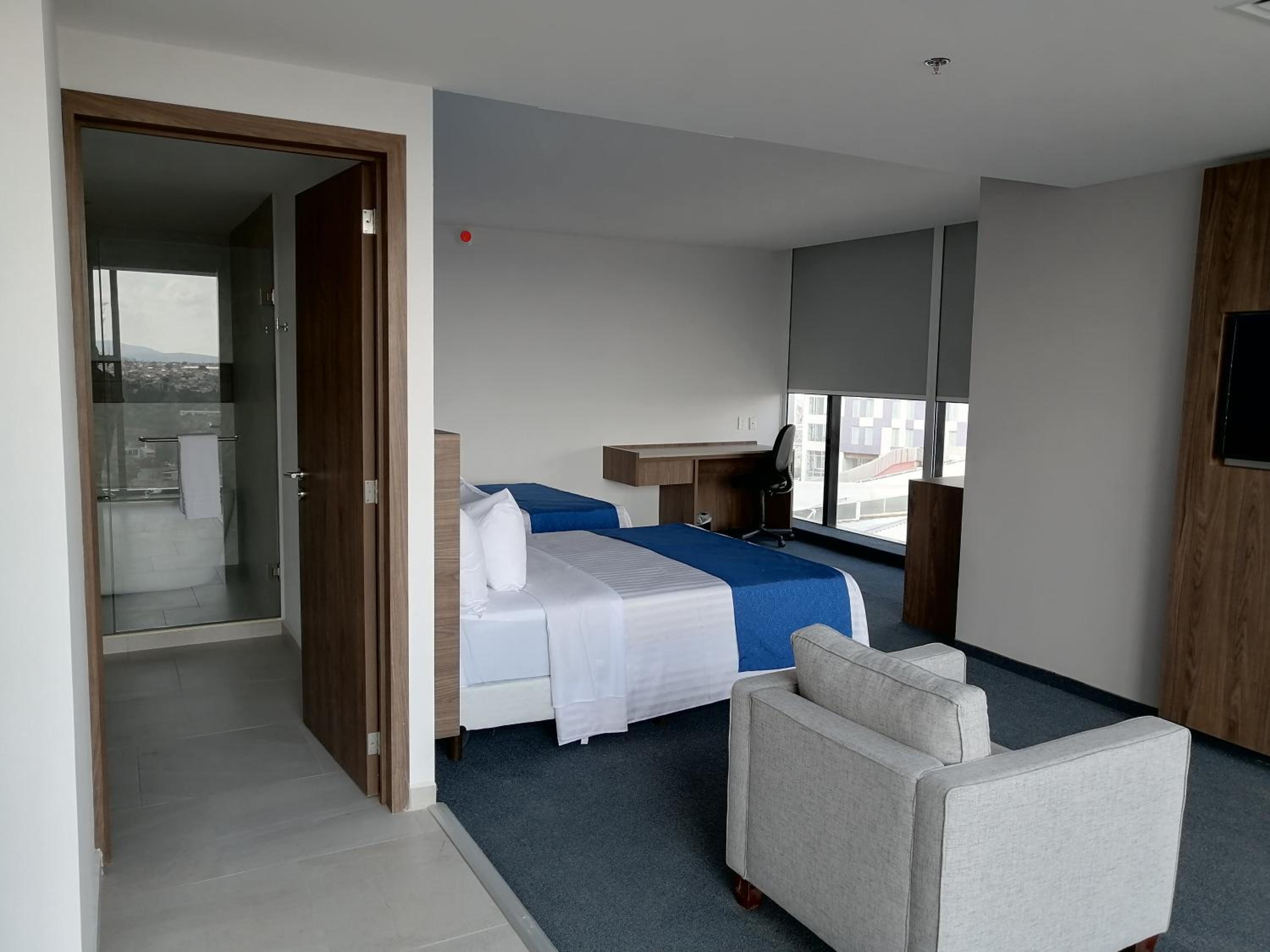 Suite with 2 Queen Beds, Non-Smoking - Photo 3