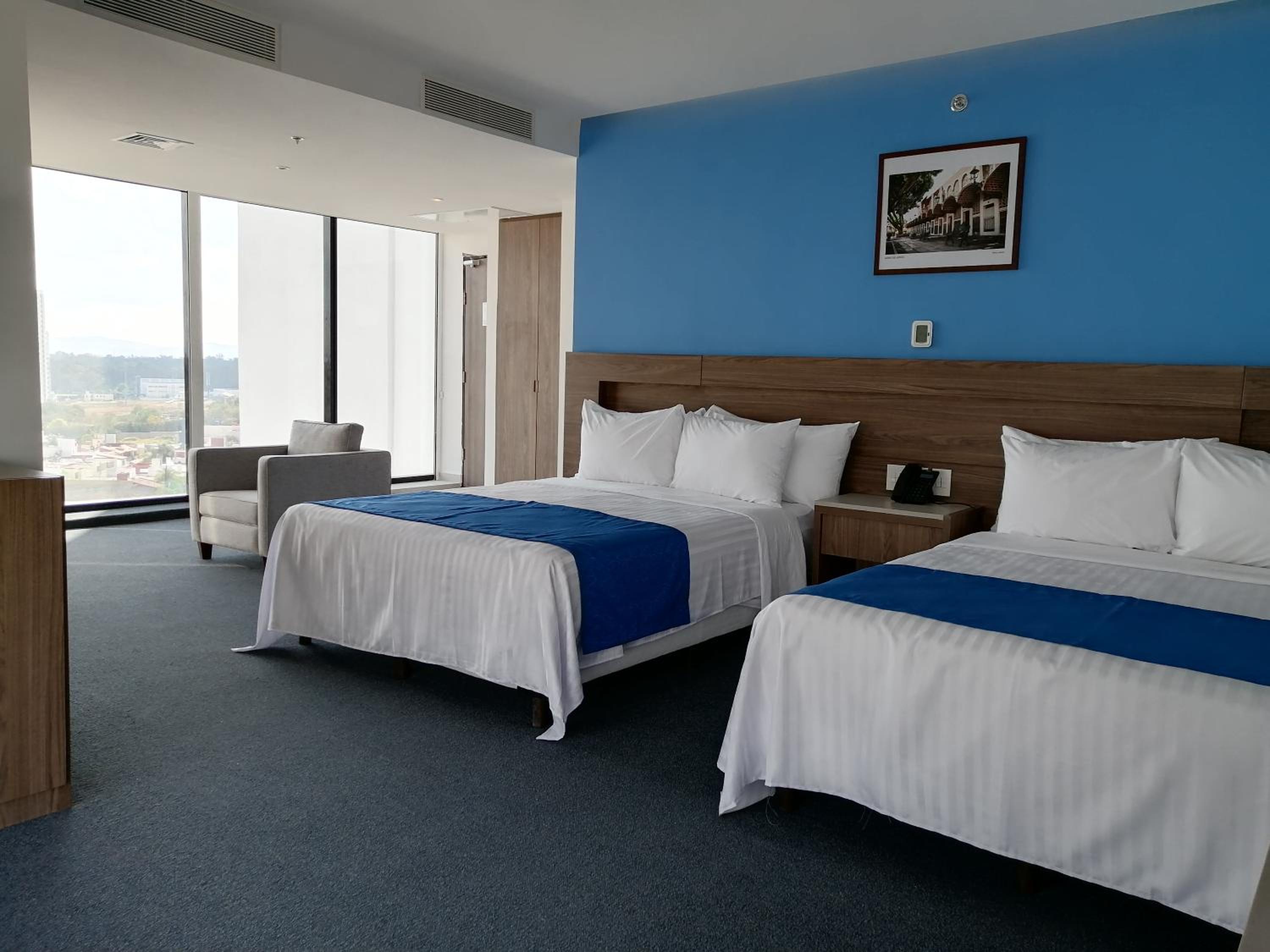 Suite with 2 Queen Beds, Non-Smoking - Photo 2