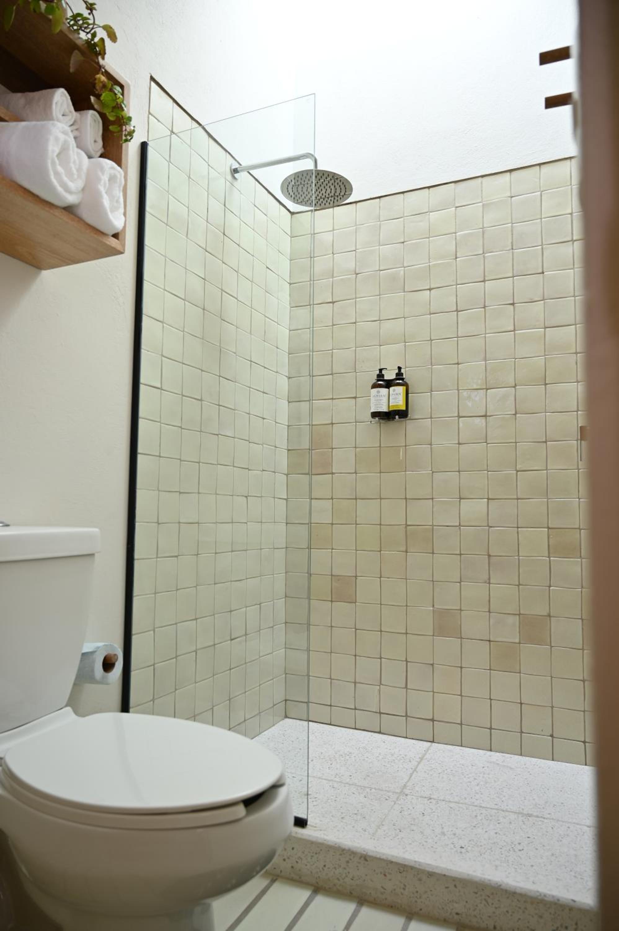 Standard Double Room - Photo 15