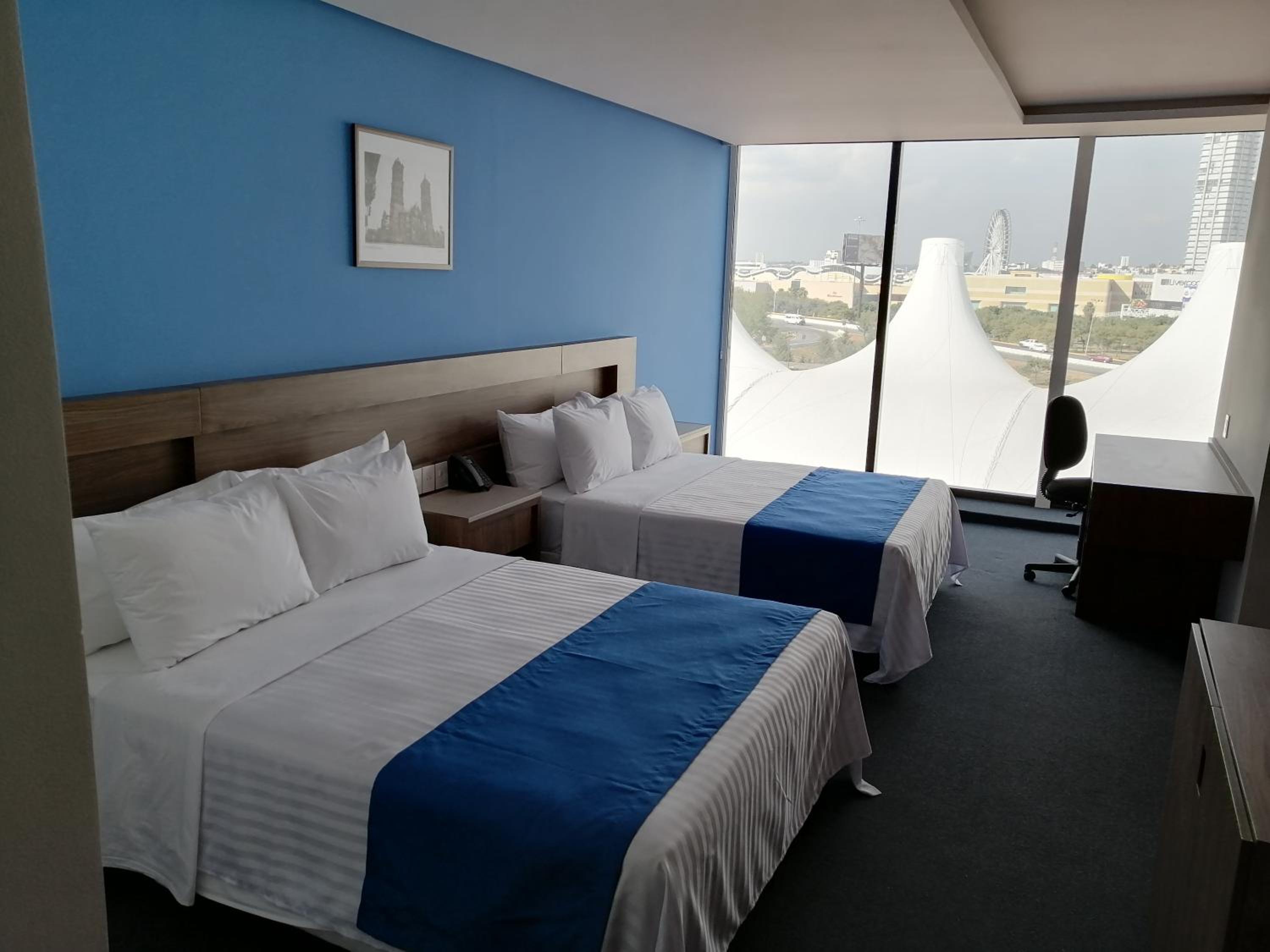 Queen Room with Two Queen Beds - Non-Smoking - Photo 1