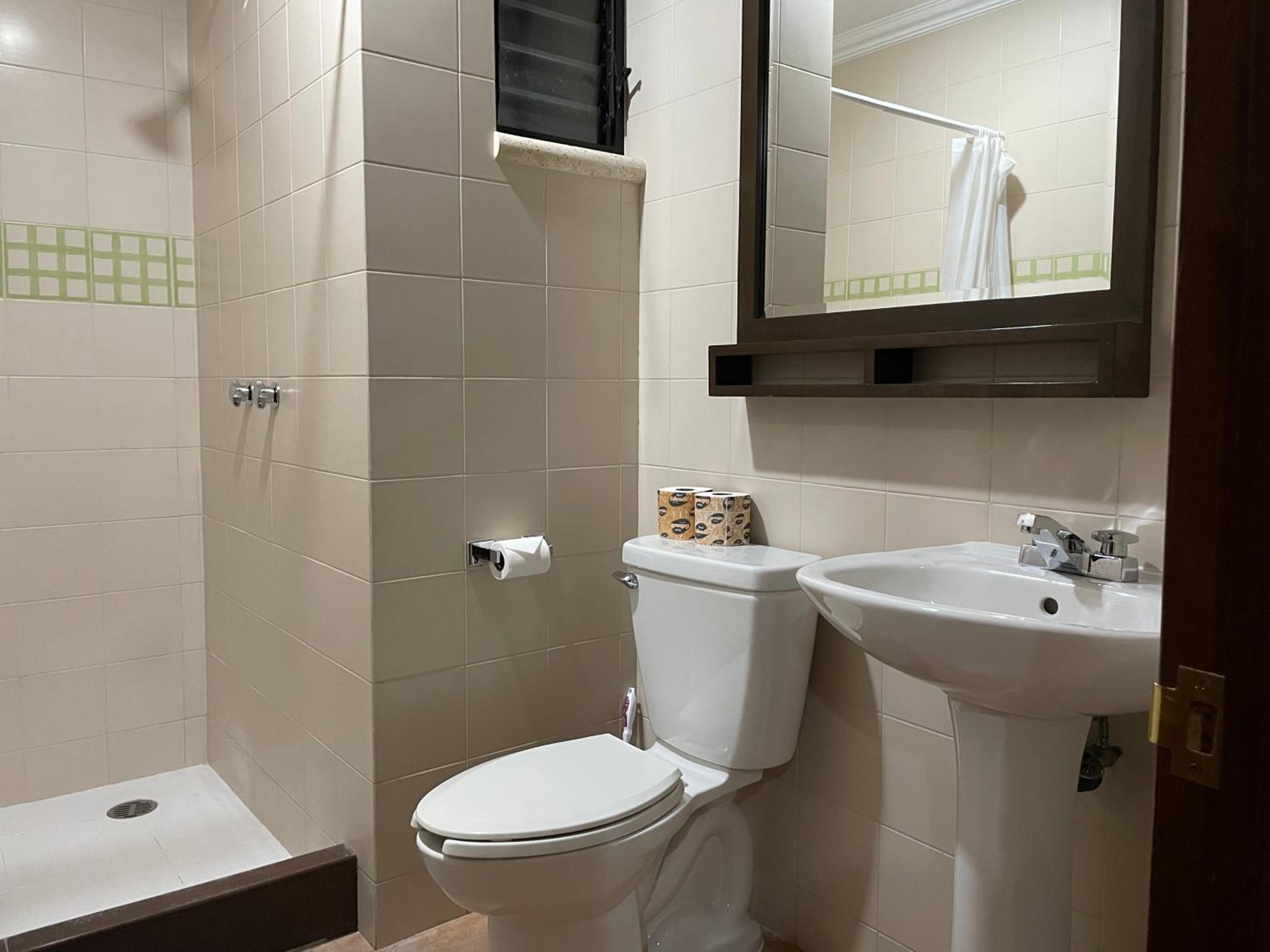 Single Room with Private Bathroom photo 2