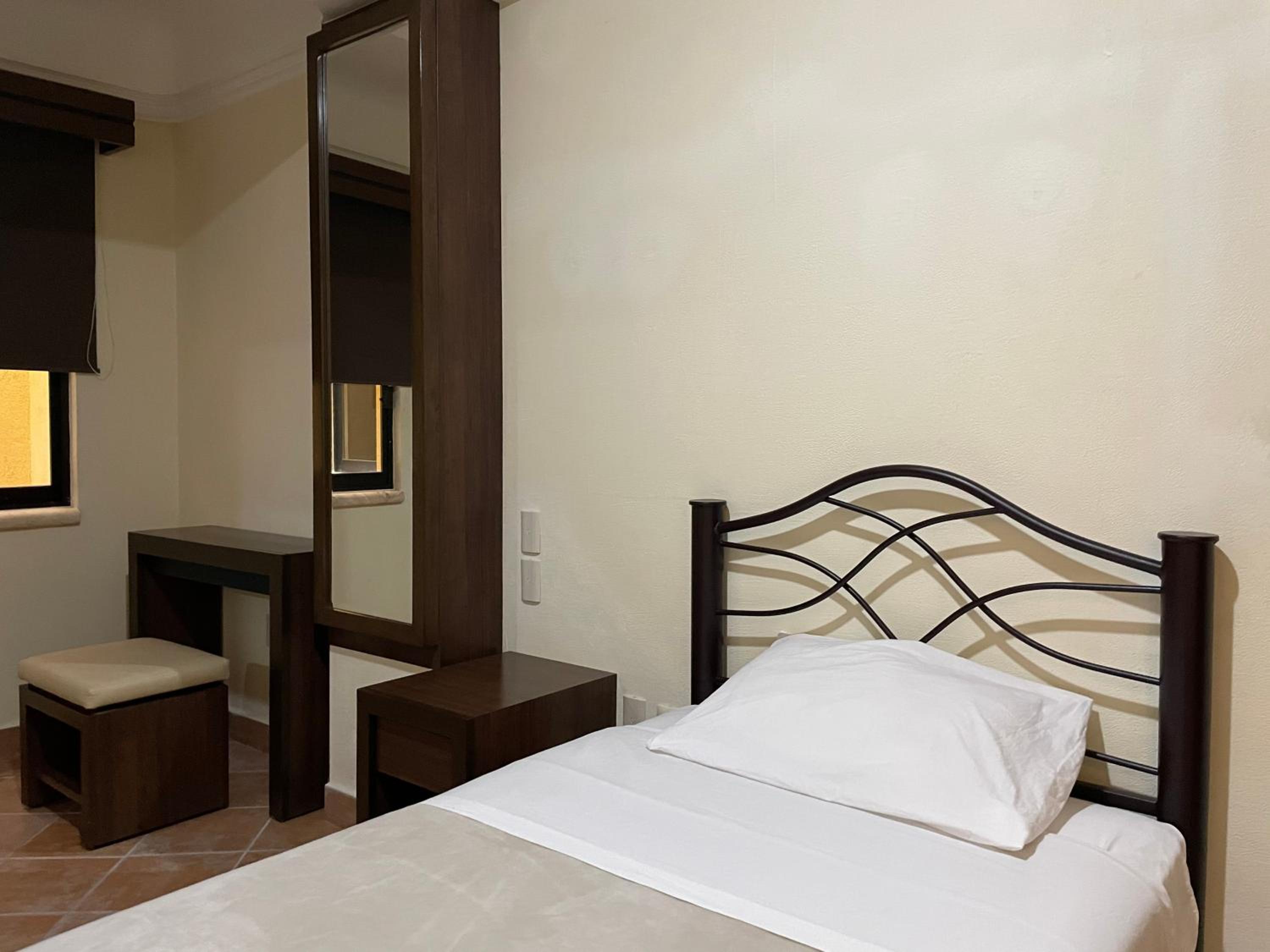 Single Room with Private Bathroom photo 3
