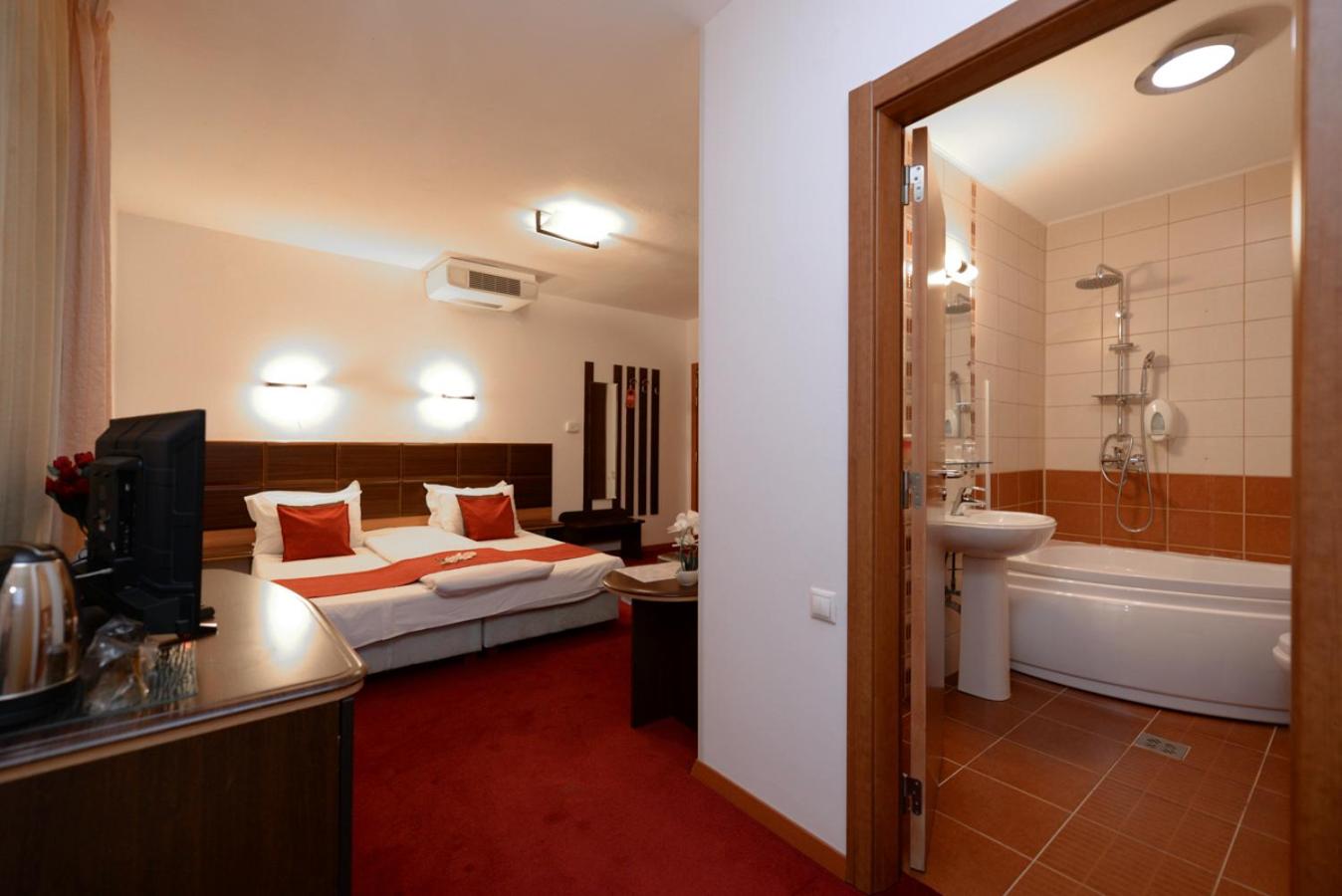 Standard Double or Twin Room - Photo 5
