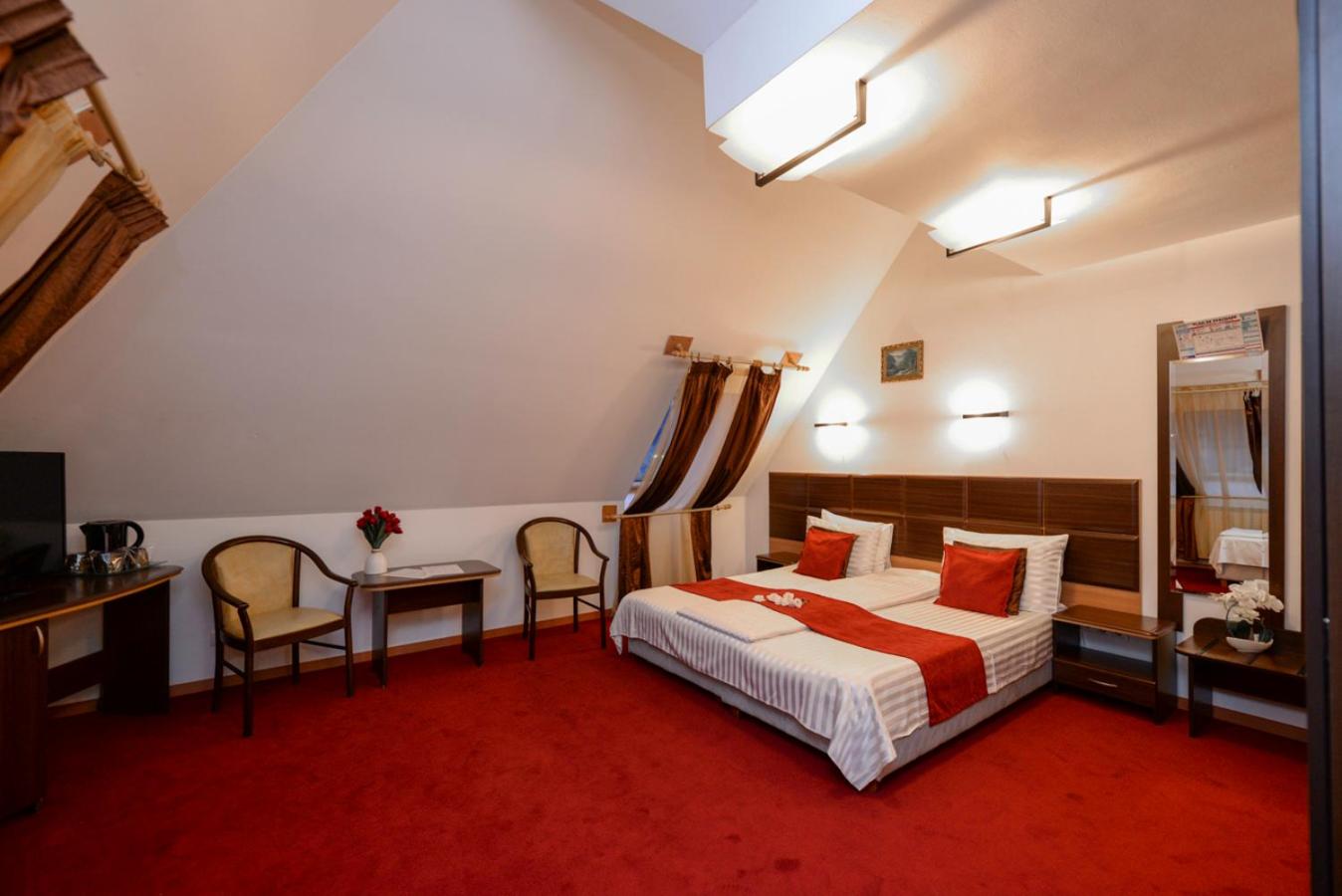 Standard Double or Twin Room - Photo 6