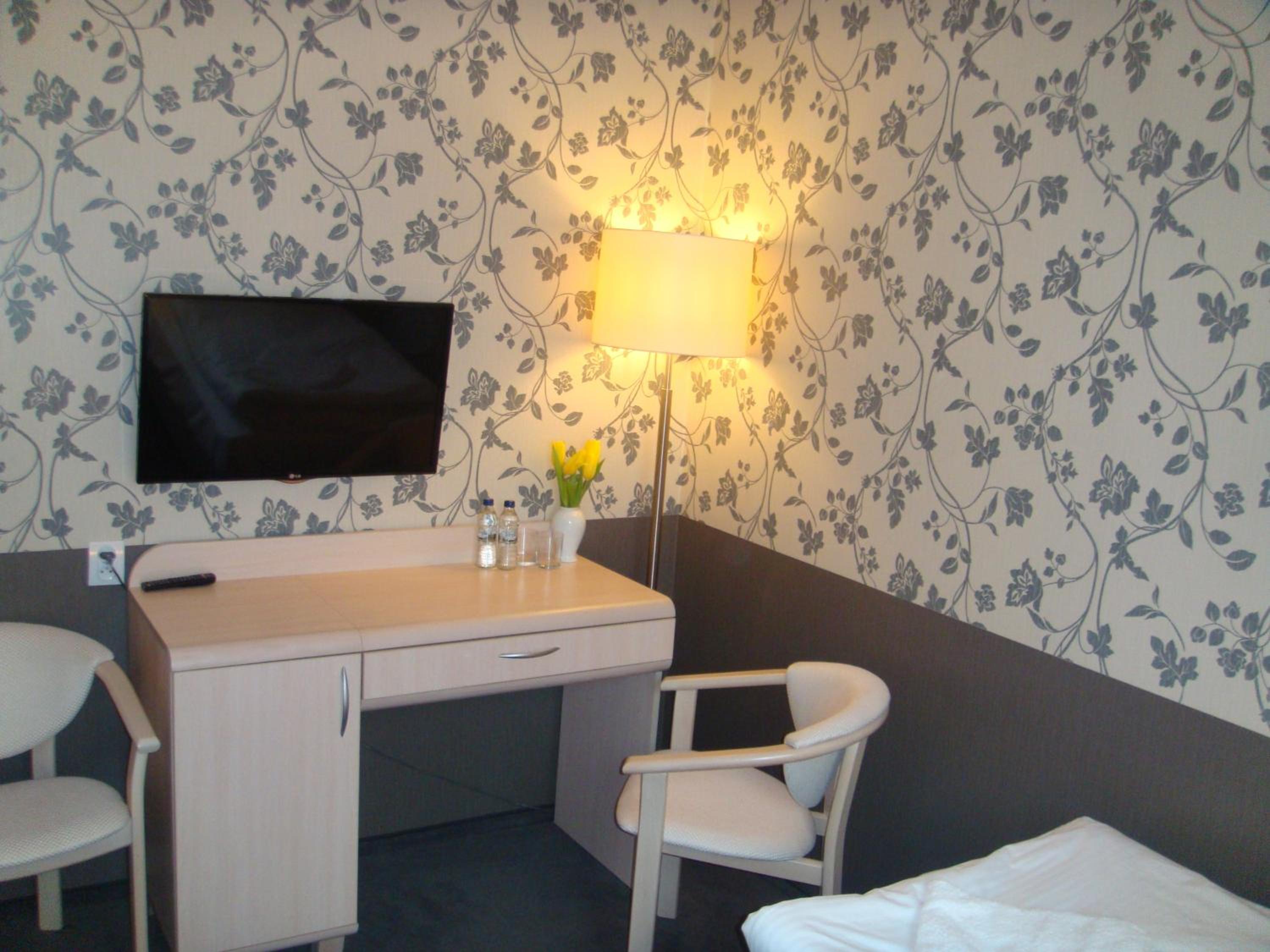 Standard Twin Room - Photo 7