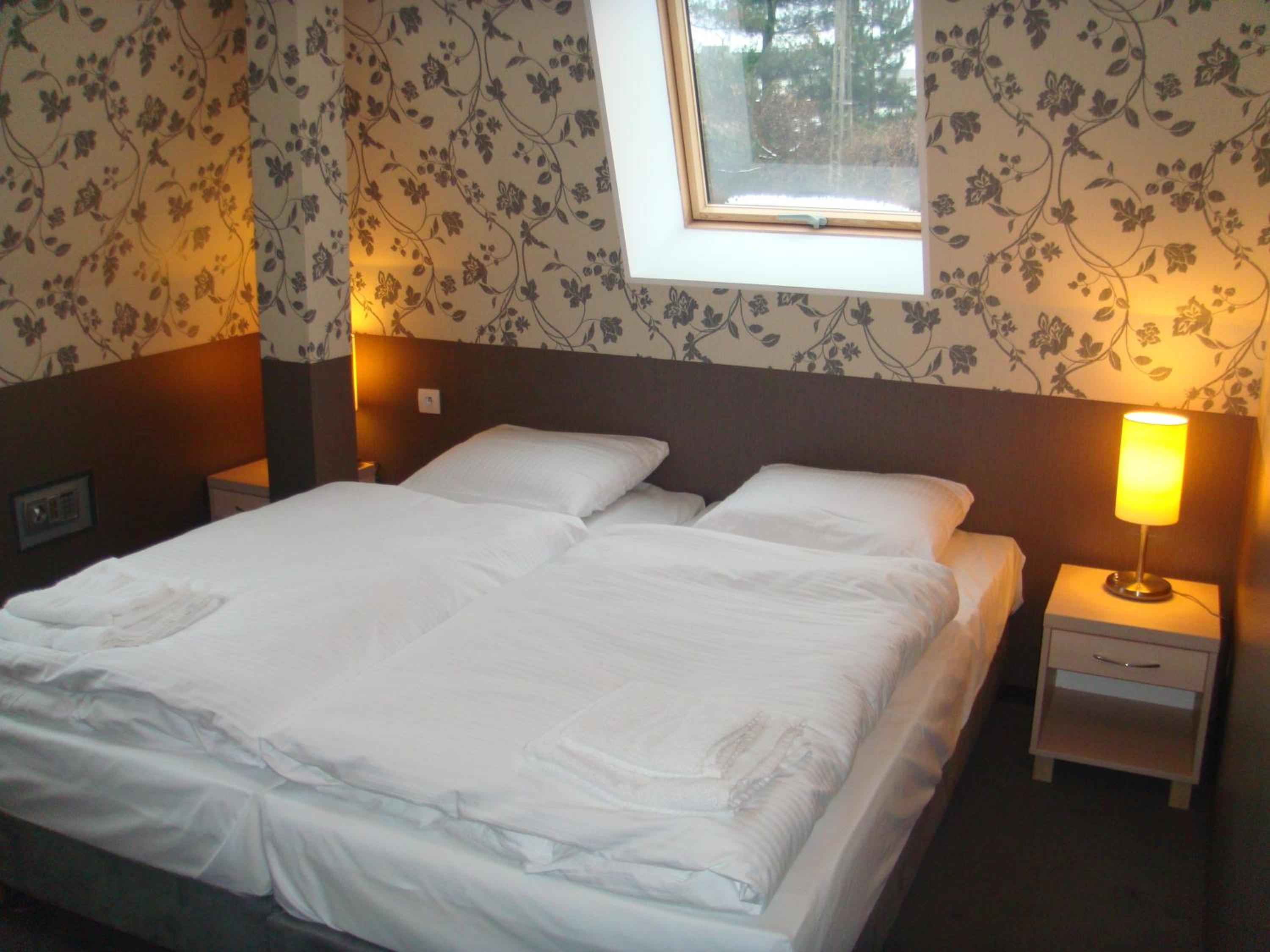 Standard Twin Room - Photo 6