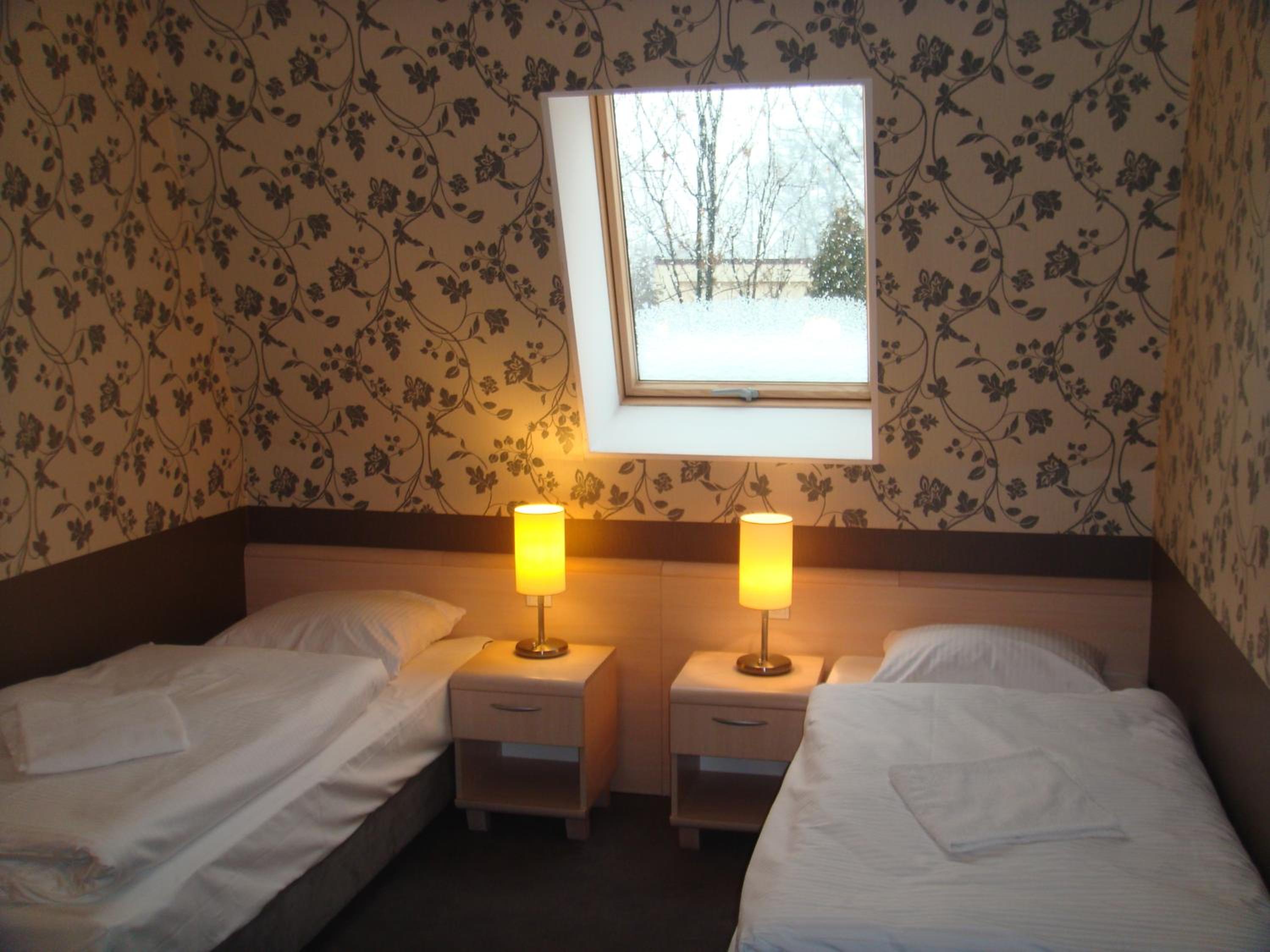 Standard Twin Room - Photo 5
