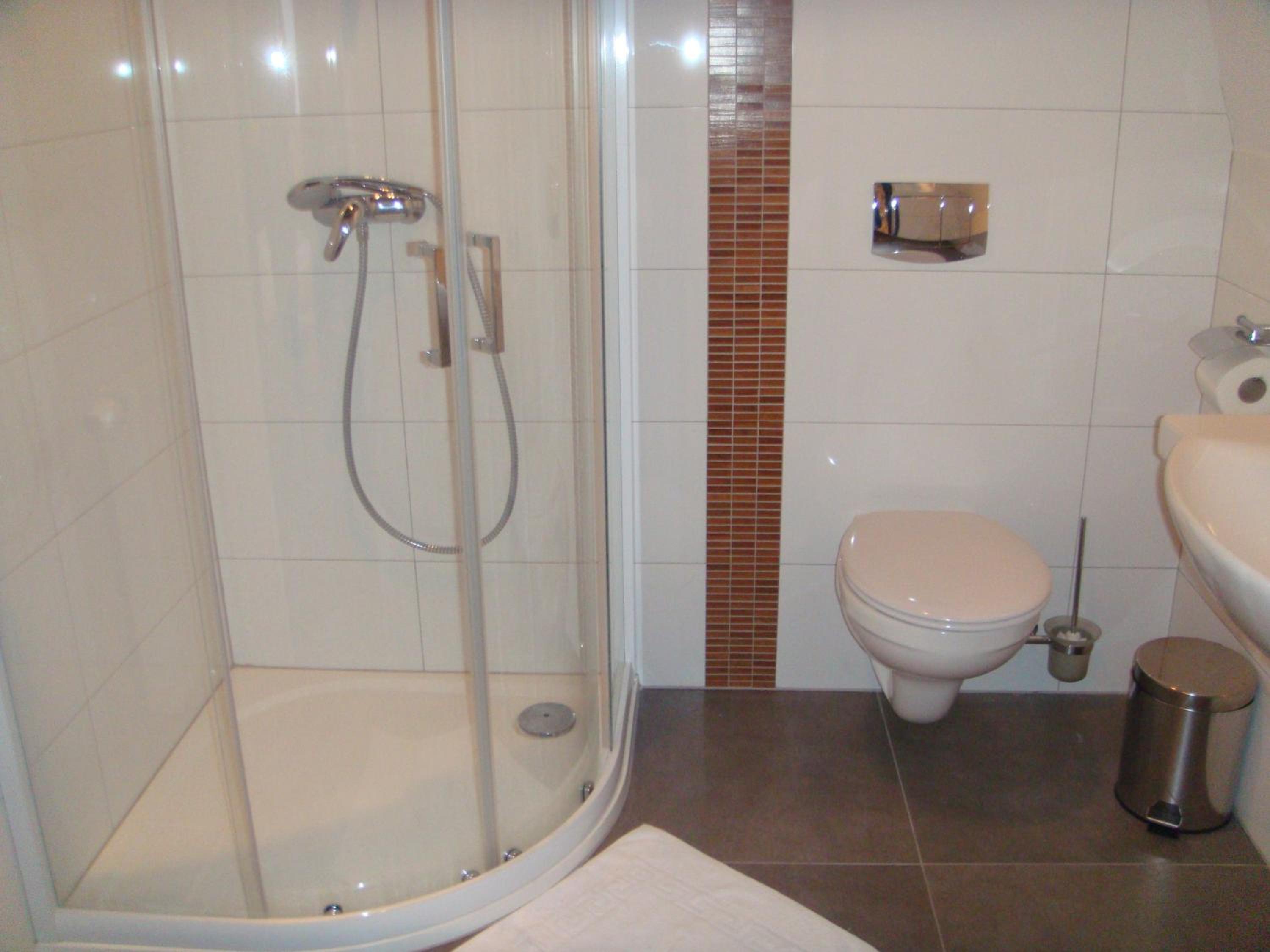 Standard Twin Room - Photo 3