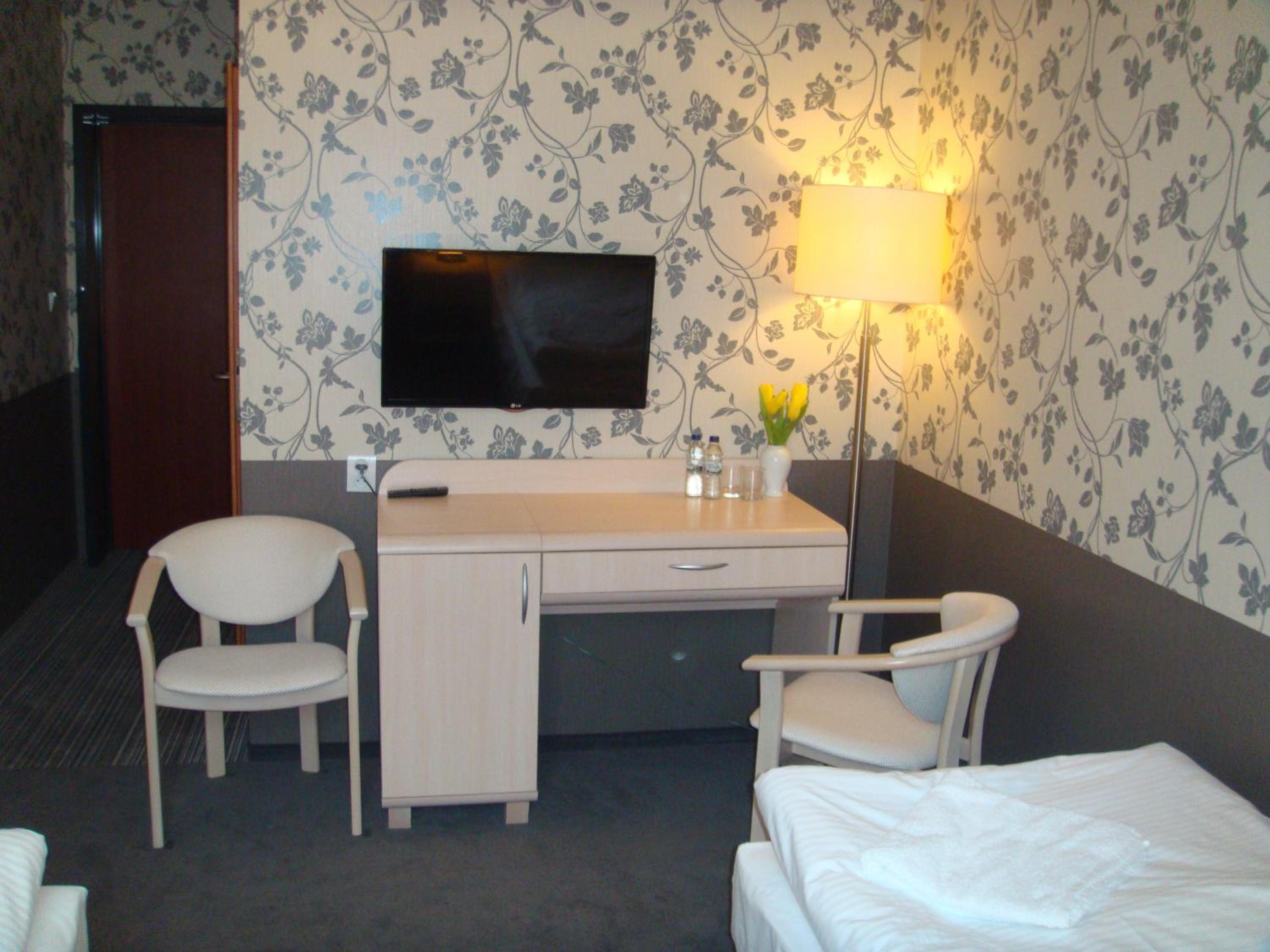 Standard Twin Room - Photo 2