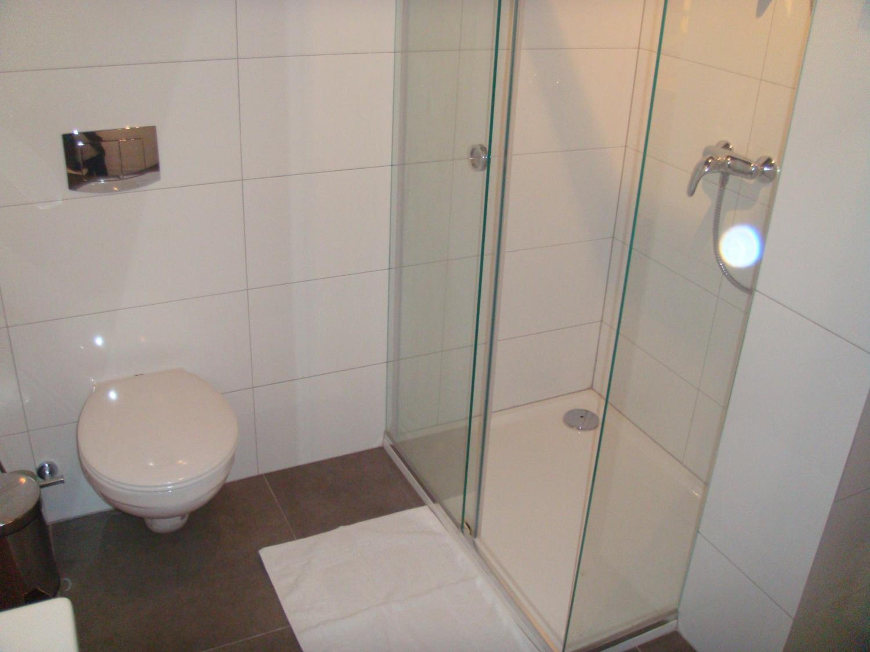 Standard Twin Room - Photo 8