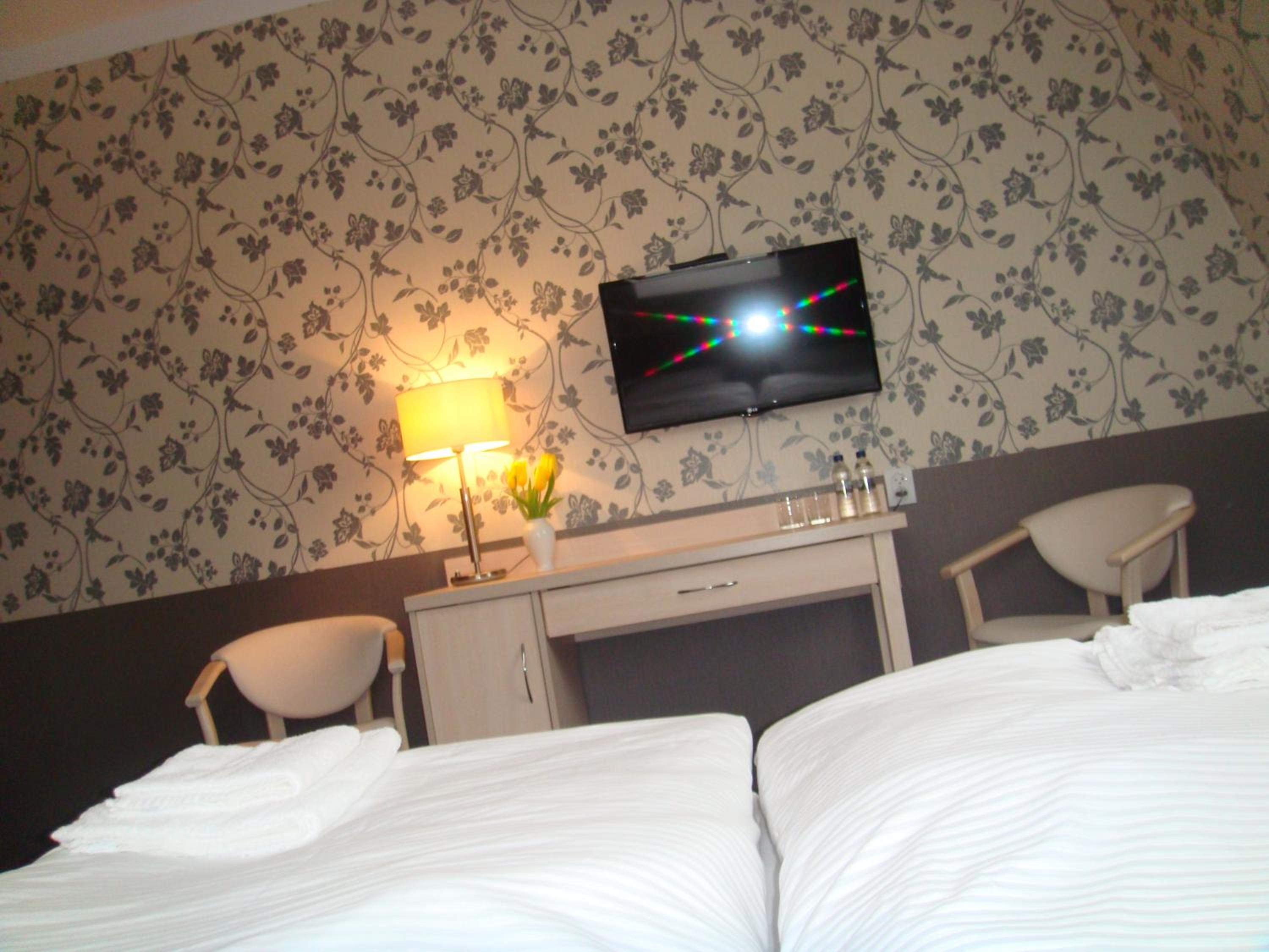 Standard Twin Room - Photo 1