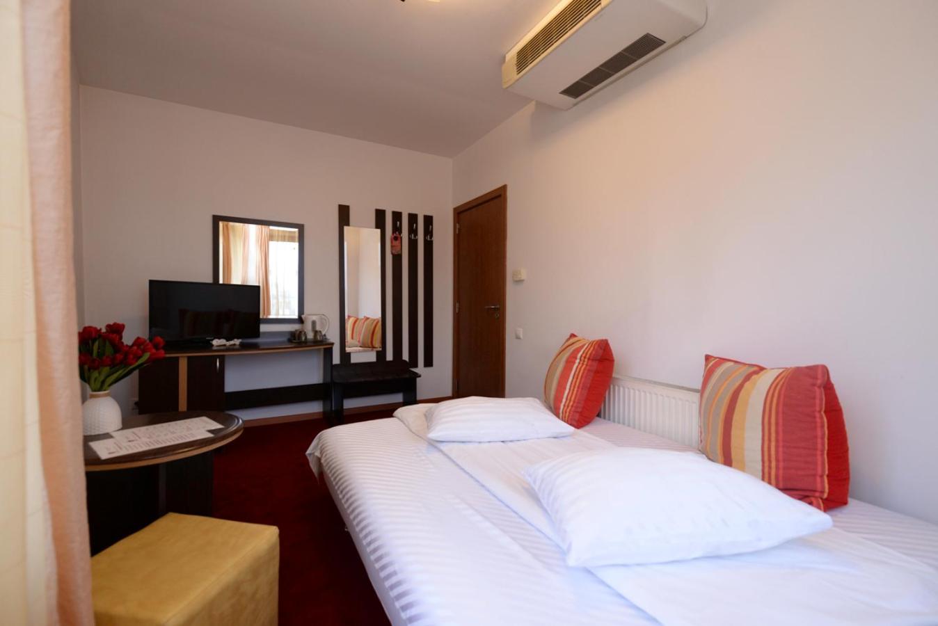 Suite - Photo 2